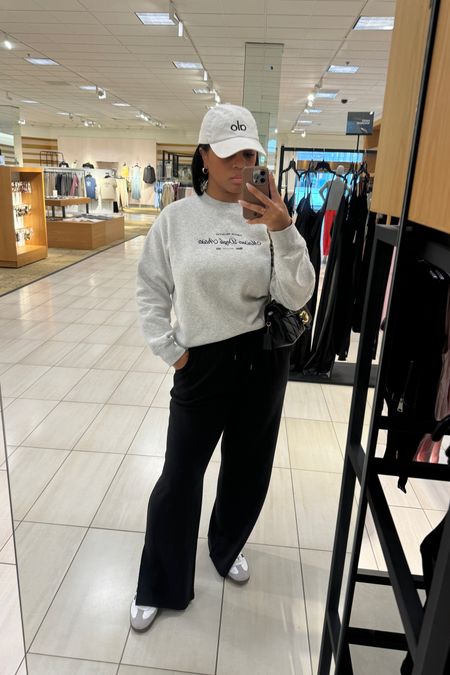 My causal Sunday outfit! These Zella sweatpants are the comfiest and softest sweatpants I own! They are so buttery and soft #casualoutfit #comfyoutfit

#LTKSpringSale #LTKstyletip