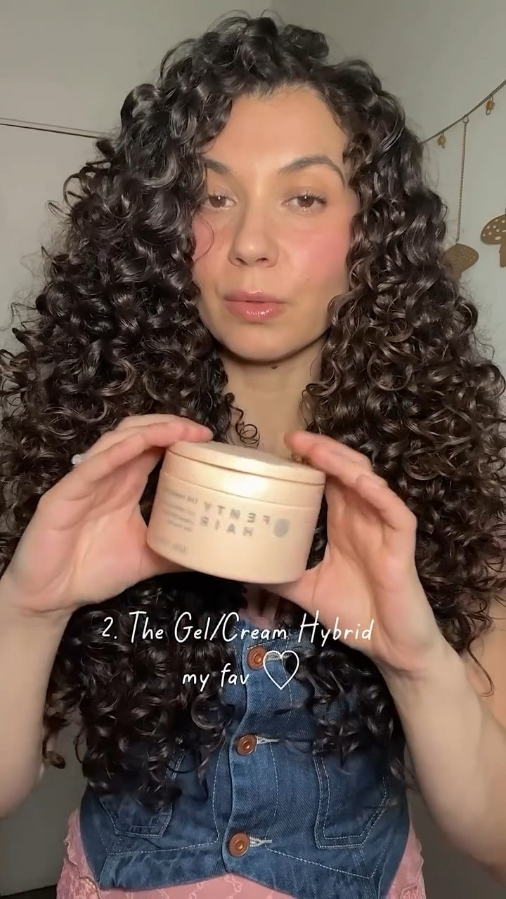 Curl creams that ACTUALLY hydrate & define the hair 🧚🏼

🥑 @avilobyolivia avocado curl cream 
🌸 @fentyhair homecurl cream 
💫 @designmehair bounce.me curl balm 
💜 @agcare1989 re:coil cream 

.
.
.
#curlyhair #curls #curlyhaircare #curly #curlyhairproducts #curlyhairtips #curlcream #curlcreams