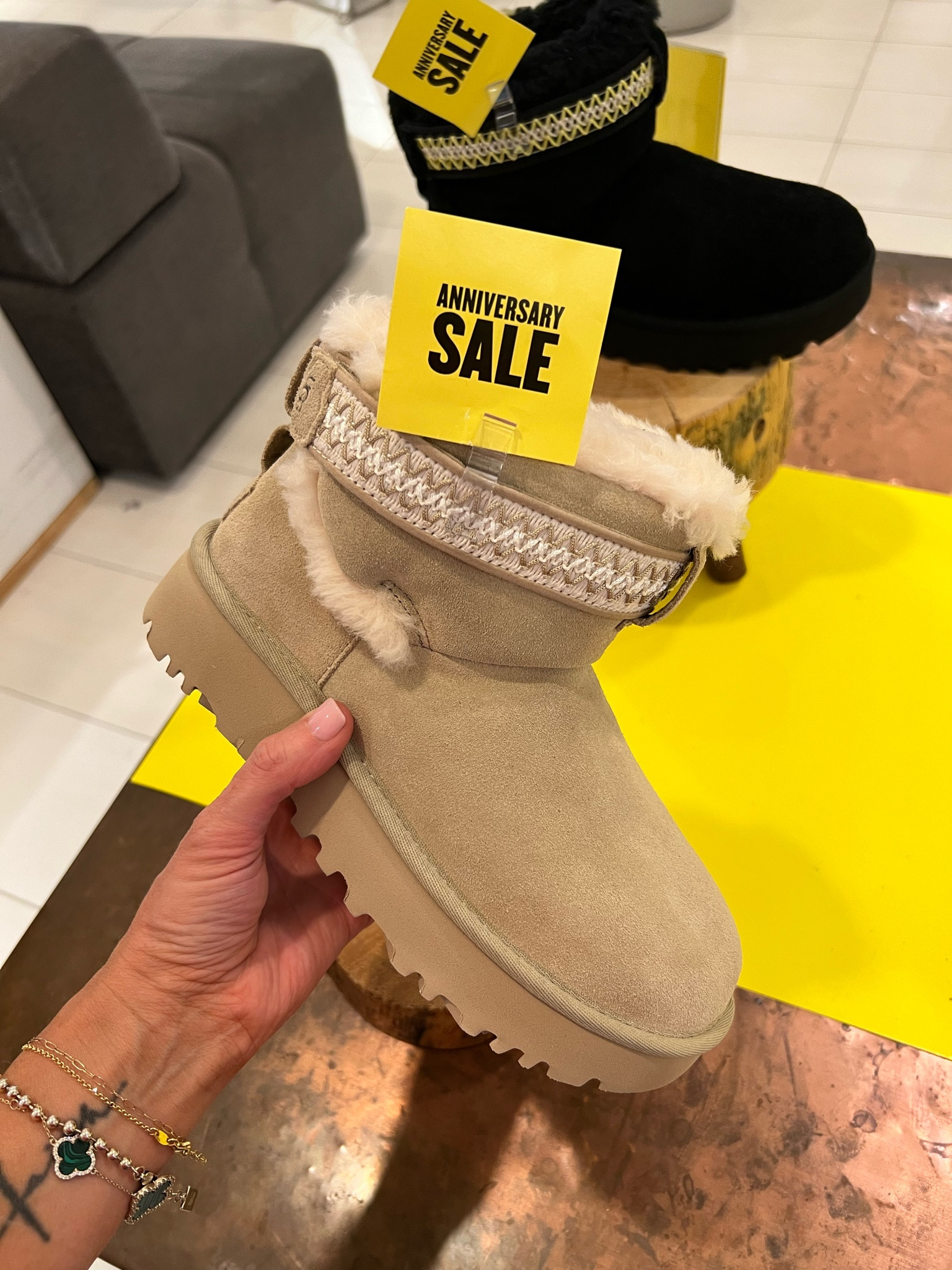 Ugg Nsale  

#LTKshoecrush #LTKover40 #LTKsalealert