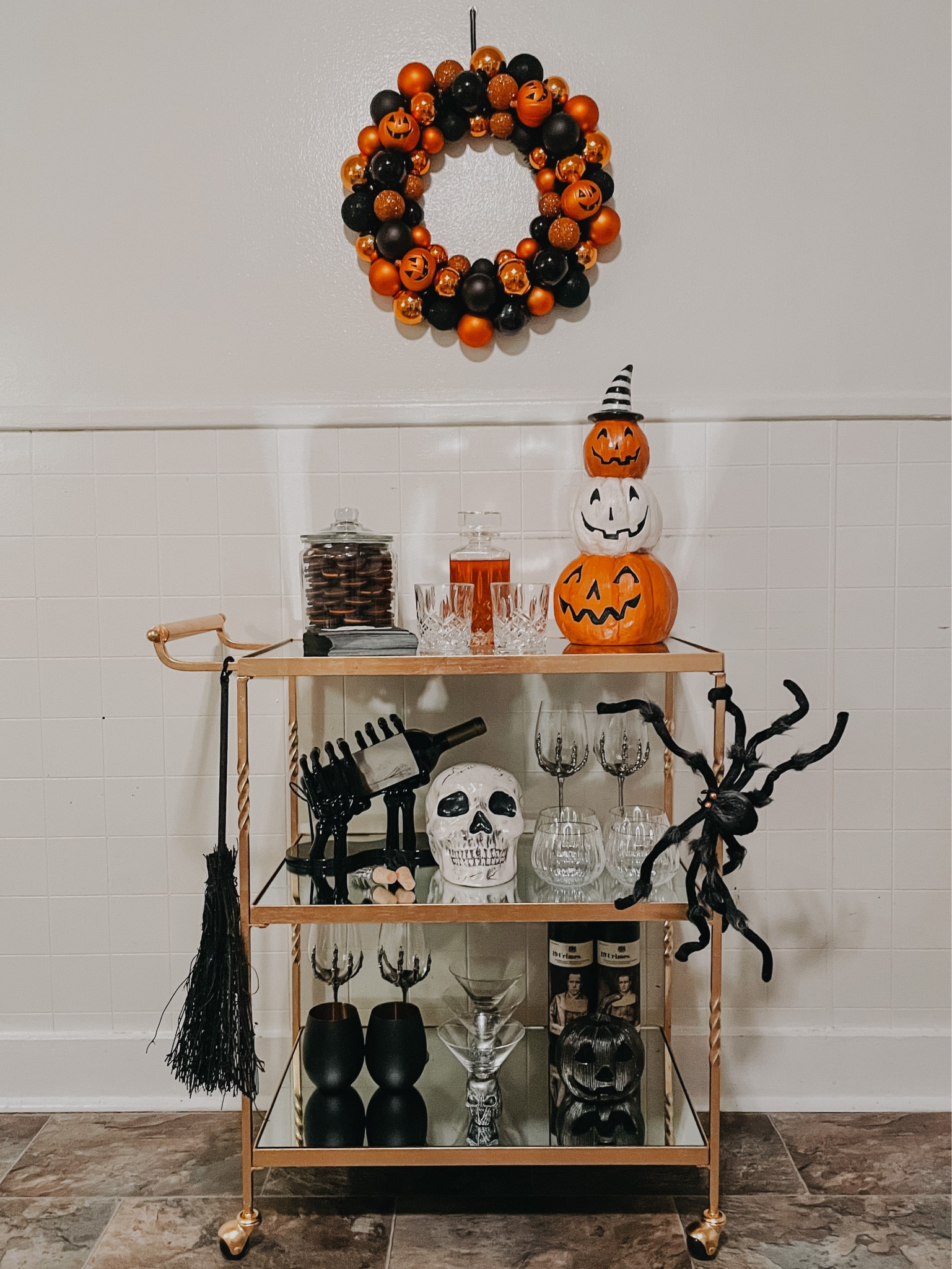 Halloween bar cart decor


Gold bar cart, drinks, wine glasses, decanter set, cookies, pumpkin, skull, Halloween, holidays, orange & black, witch, wreath

#LTKstyletip #LTKSeasonal #LTKhome