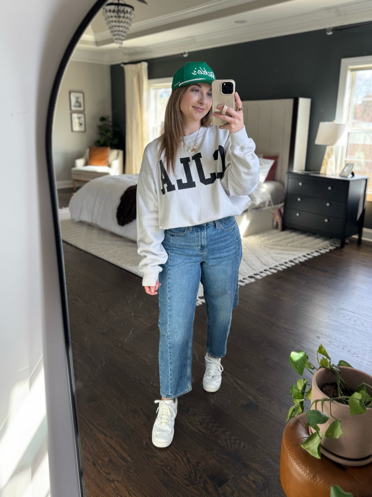 5’2 wearing size 4 in denim