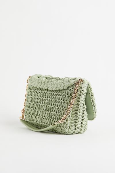 Bag in braided paper straw. Shoulder strap in metal chain and faux leather, flap with braided det... | H&M (US)