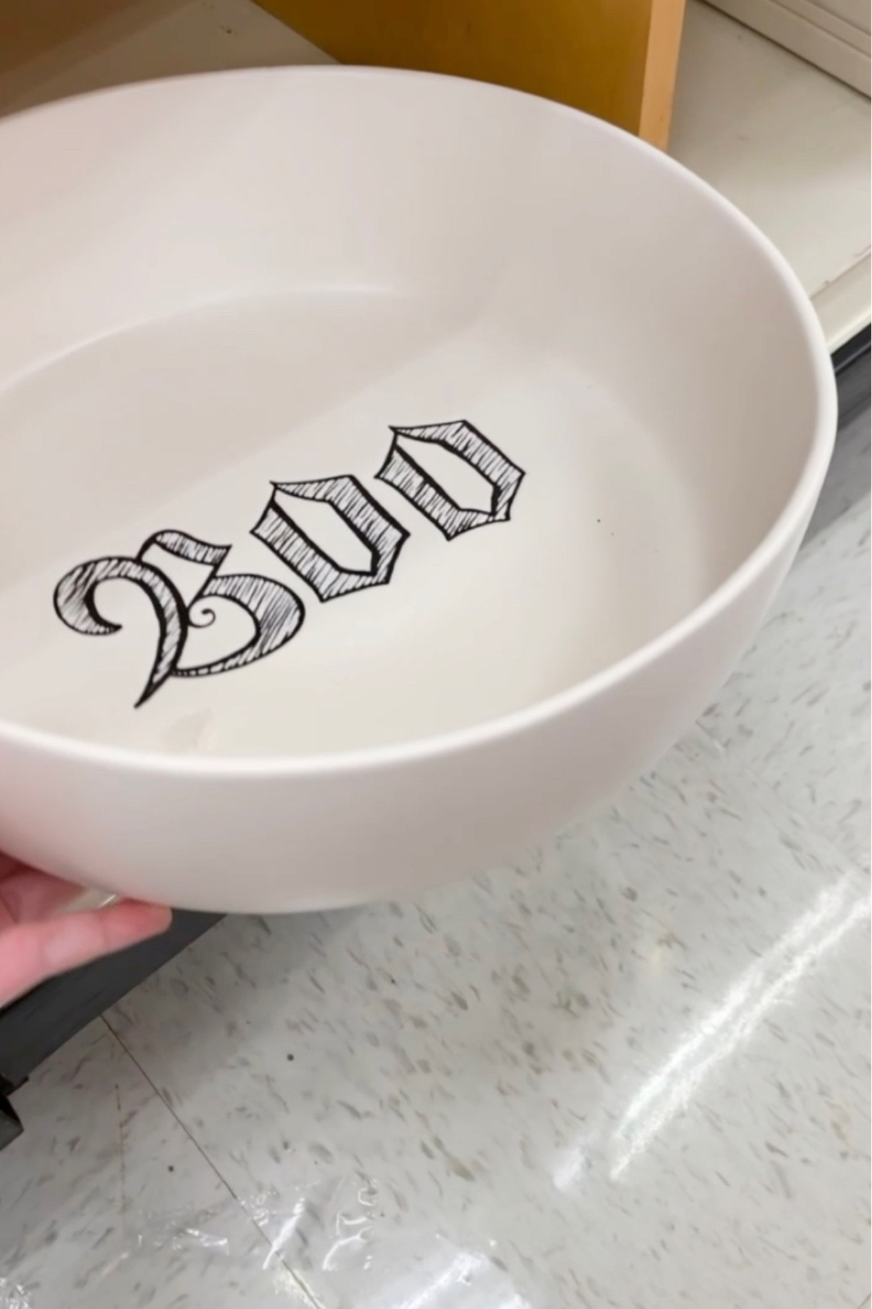 No such thing as too Miami Halloween decorations! This Halloween Entertaining collection has the cutest stoneware bowls and platters, black glasses, ice molds and so much more!! If you like Halloween and you like entertaining…what are you waiting for? Head to the link in my bio to check it all oit at Target!!

#Target #TargetIsMyFavorite #TargetRun #TargetMom #TargetDeal #TargetFinds