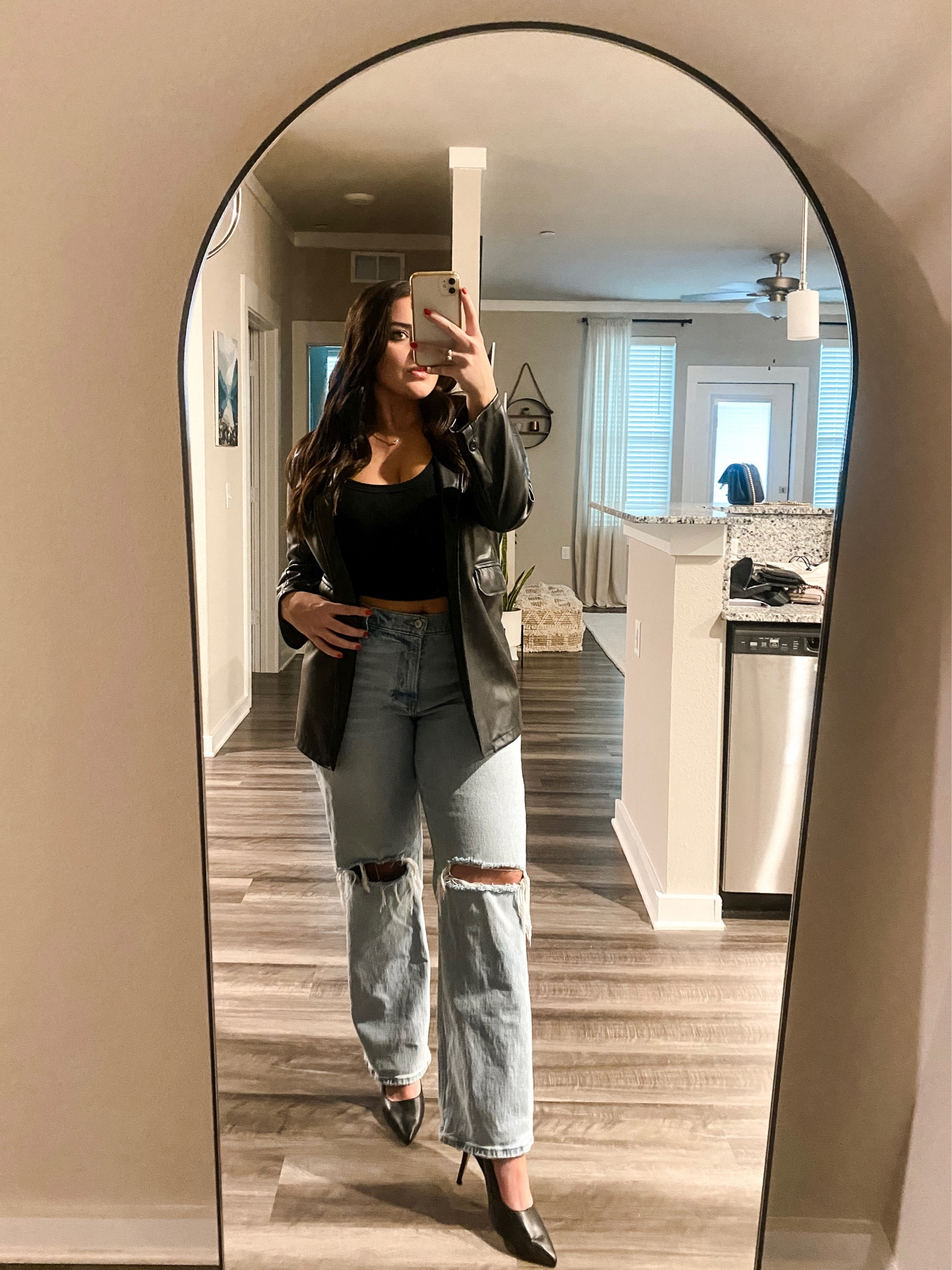 dinner date outfit 

jeans and leather jacket outfit, baggy jeans with heels, low rise jeans

#LTKSpringSale