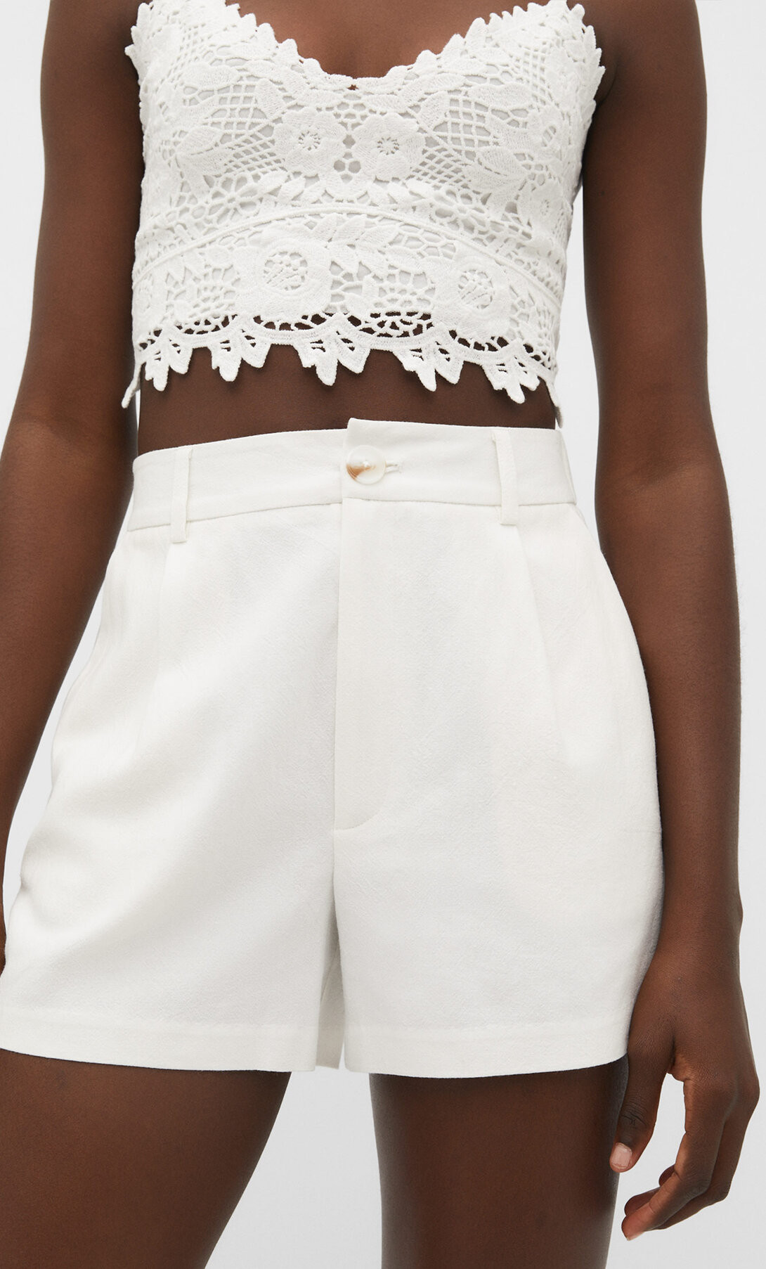 Loose-fitting linen blend shorts - Women's fashion | Stradivarius United Kingdom | Stradivarius (UK)