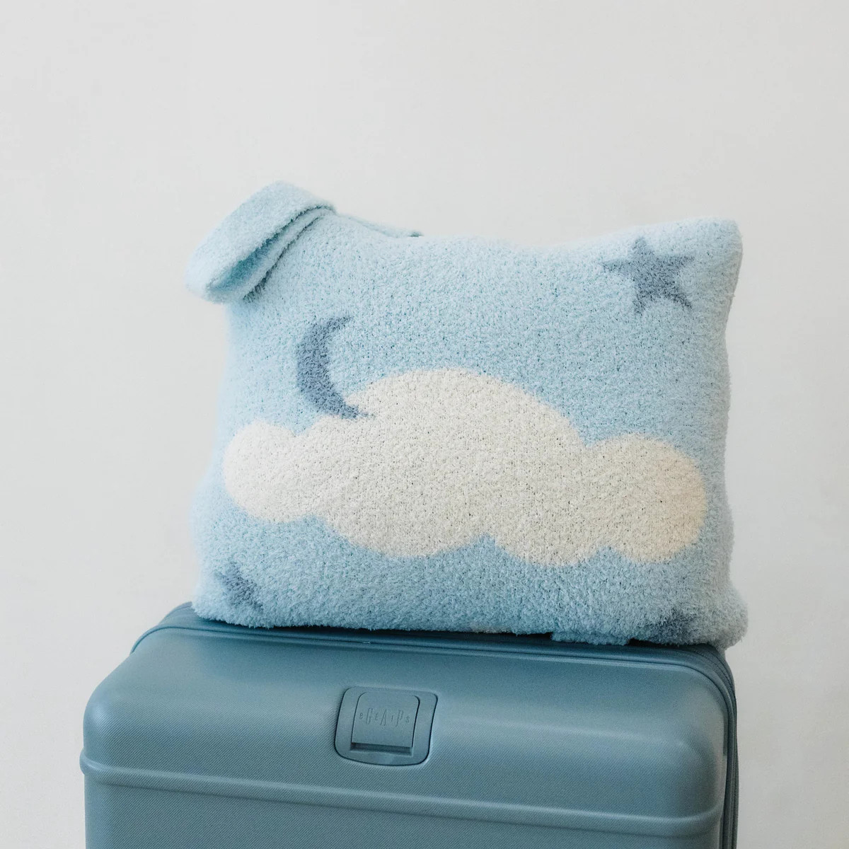 Cloud Backpack/Wristlet Quillow (50*60) | Shop Staykation