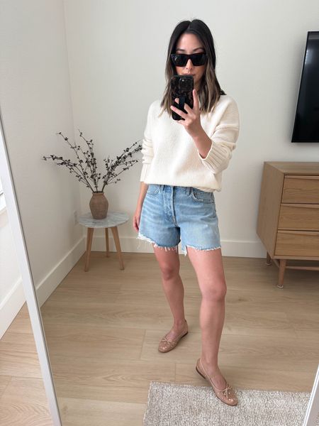 Okay 2 new favorites right here! This sweater is very similar to jenni Kayne. Still pricey but so good. This color is stunning! Wearing the xxs. Runs big. And these shorts. Amazing!!! The color m, fit, and length are so good. I size up in shorts. @nordstrom #ad #nordstrompartner #nordstrom

Nordstrom sweater xxs
Agolde shorts 25
Jeffrey Campbell flats 5.5
Celine sunglasses 

#LTKitbag #LTKshoecrush