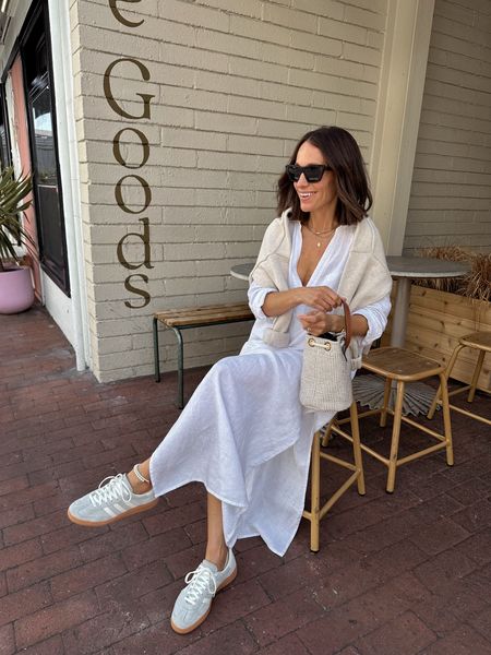 Today’s outfit for a casual lunch from May’s capsule 
Love this linen popover dress- short gal friendly and lined to the knees. So easy to throw on and go and can easily be dressed up or down depending on shoes and accessories. Wearing an xxs 

#LTKover40
