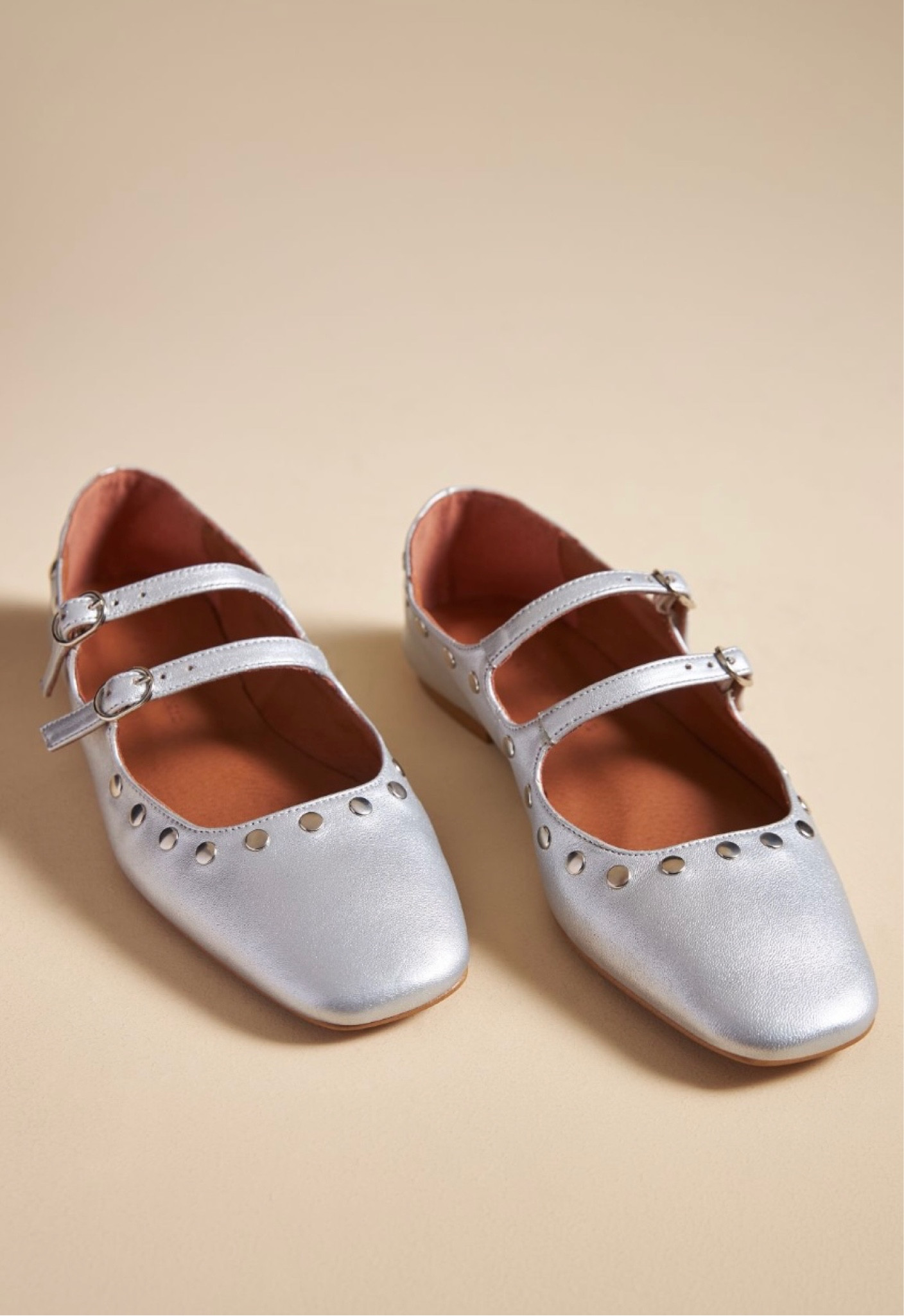 BRB, on a metallic shoe hiatus right now. So many styles trending for fall; flats are a must starting with the ballet and maryjane styles, and add in fun menswear inspired styles with a sparkle or two ⚡️These are some of my @Anthropologie faves!

#anthropologie #shoeedit #metallic #maryjane #ballet 



#LTKFind #LTKstyletip #LTKshoecrush