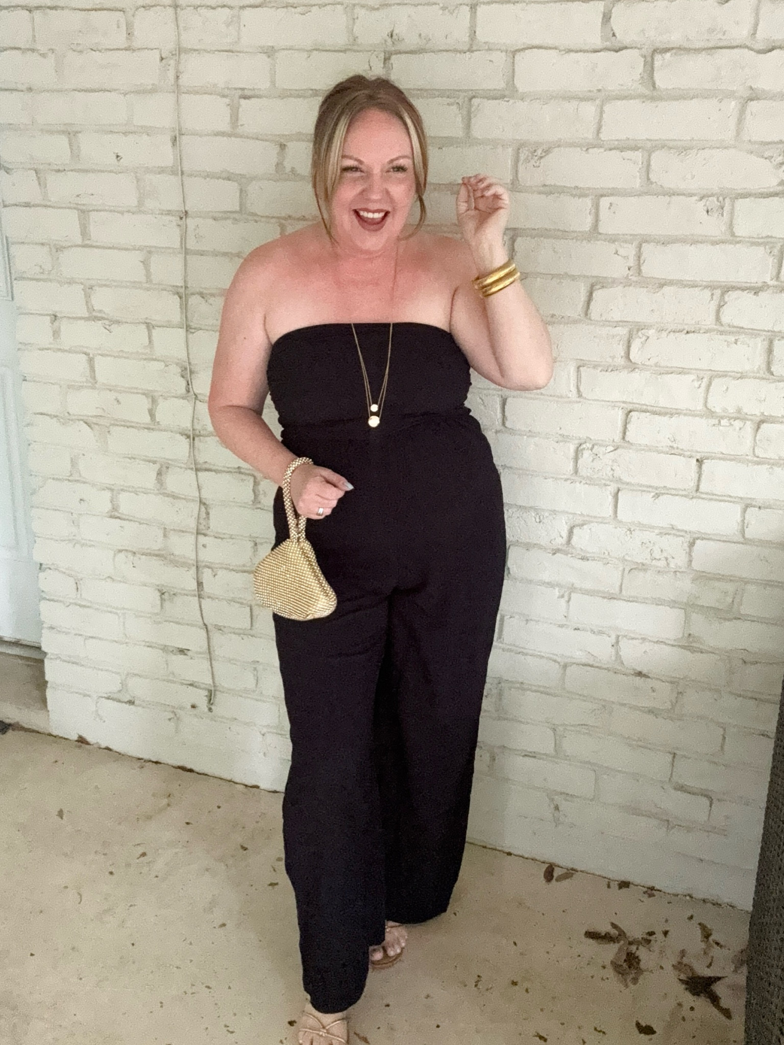 Large jumpsuit

#LTKMidsize #LTKFindsUnder50 #LTKStyleTip