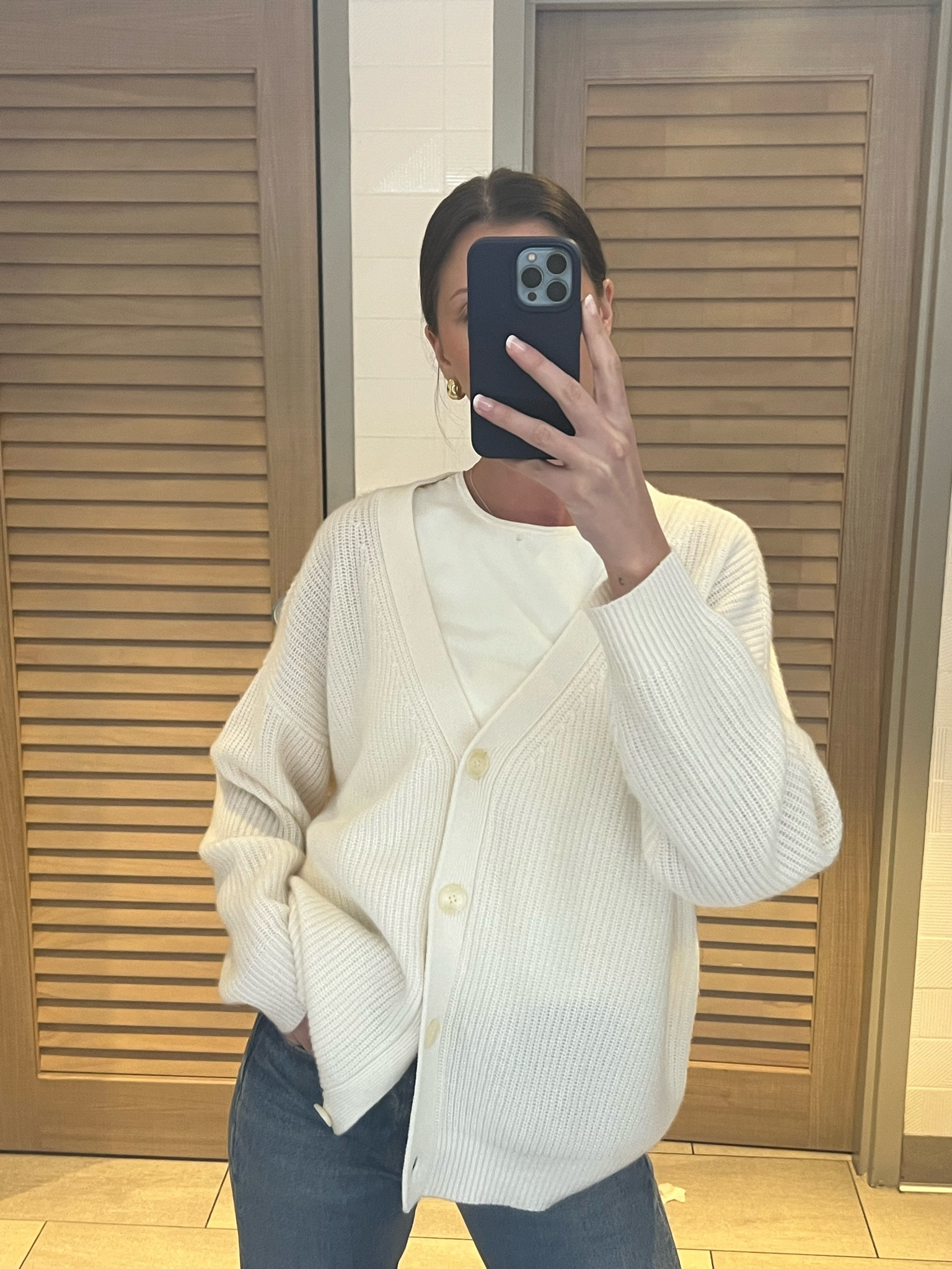 another favorite cashmere cardigan I’ve been wearing on repeat, perfect addition for a fall or winter capsule wardrobe 

#LTKSeasonal #LTKstyletip #LTKworkwear