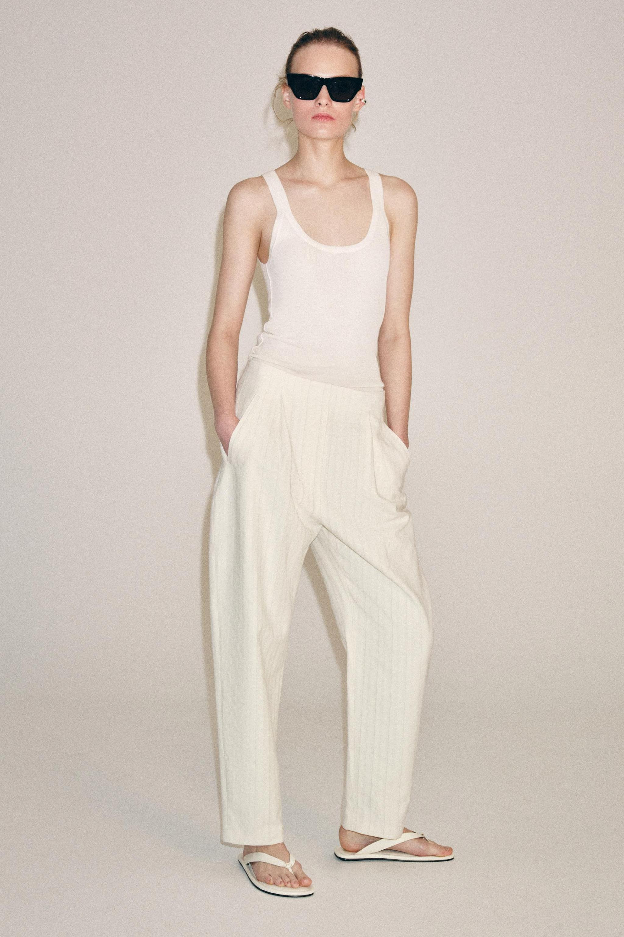 Model height: 176 cmZARA WOMAN COLLECTIONMid-waist trousers made from a viscose blend yarn. Featu... | Zara UK