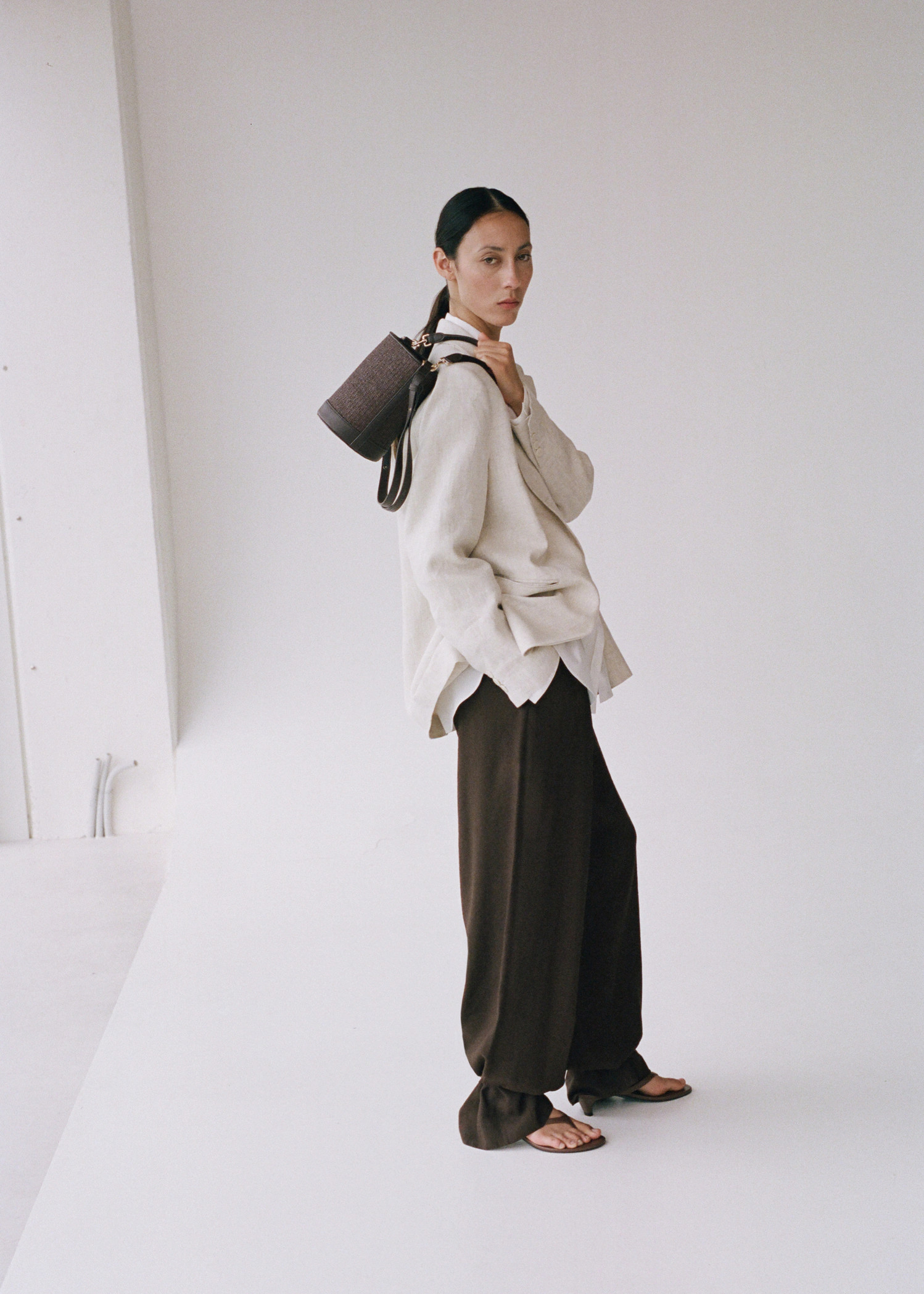 Small raffia bucket bag | Mango (US/MX/AU)