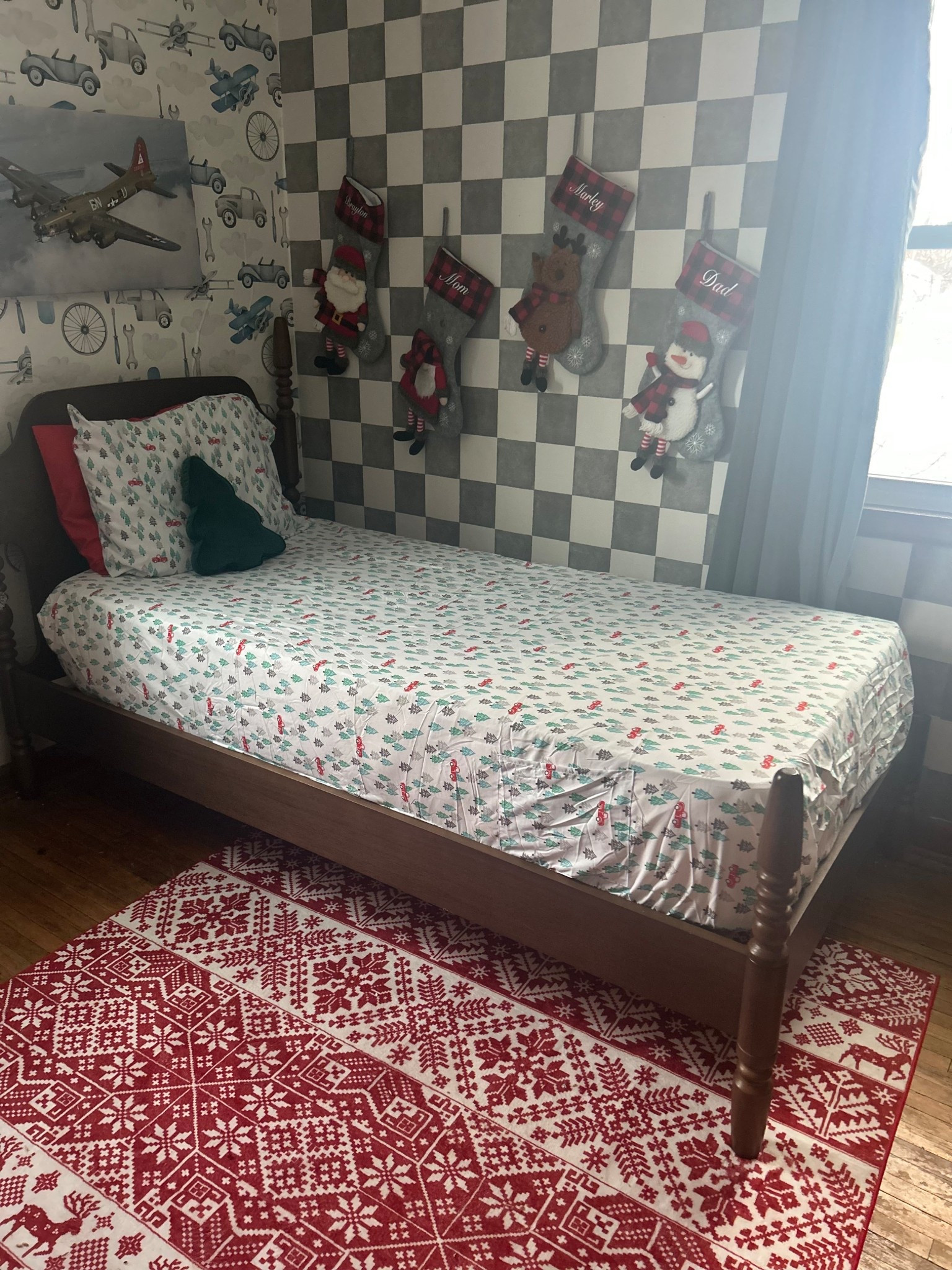 Holiday Bedroom Decor

#LTKSeasonal #LTKHome #LTKFindsUnder50