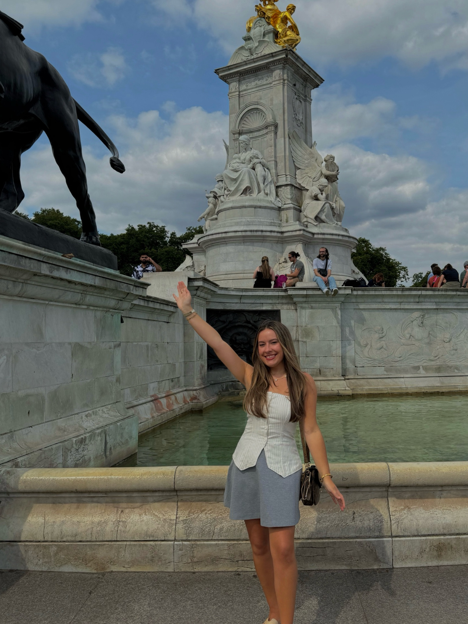 London girl 🩶✨

#fashion #fashionista #ltkunder50 #photooftheday #outfit #inspiration #shopping #hiking #beautiful #beauty 
#love #selfcare #happy #health #photography #selflove #ootd #beauty #makeupartist #liketoknowit #bossbabe #style #crueltyfree #instagood 

#LTKSeasonal #LTKNYFW #LTKFindsUnder50