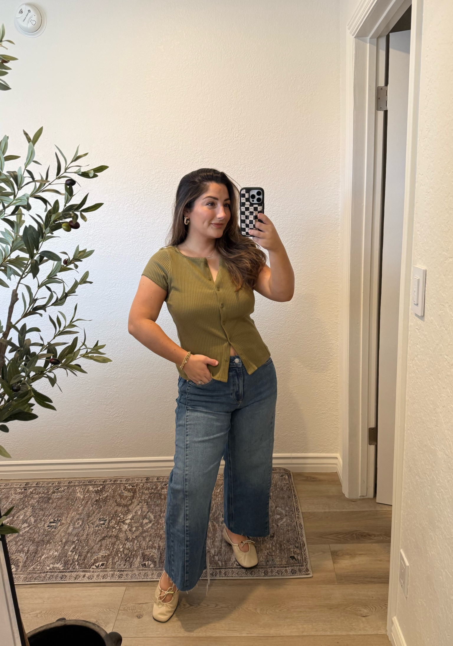 Petite 5’0” friendly fashion!
Ootd
Jeans size 29 petite
Top size large (nursing friendly)


#howyouweargap #ad #ltkpetite

#LTKFindsUnder100 #LTKStyleTip #LTKFindsUnder50