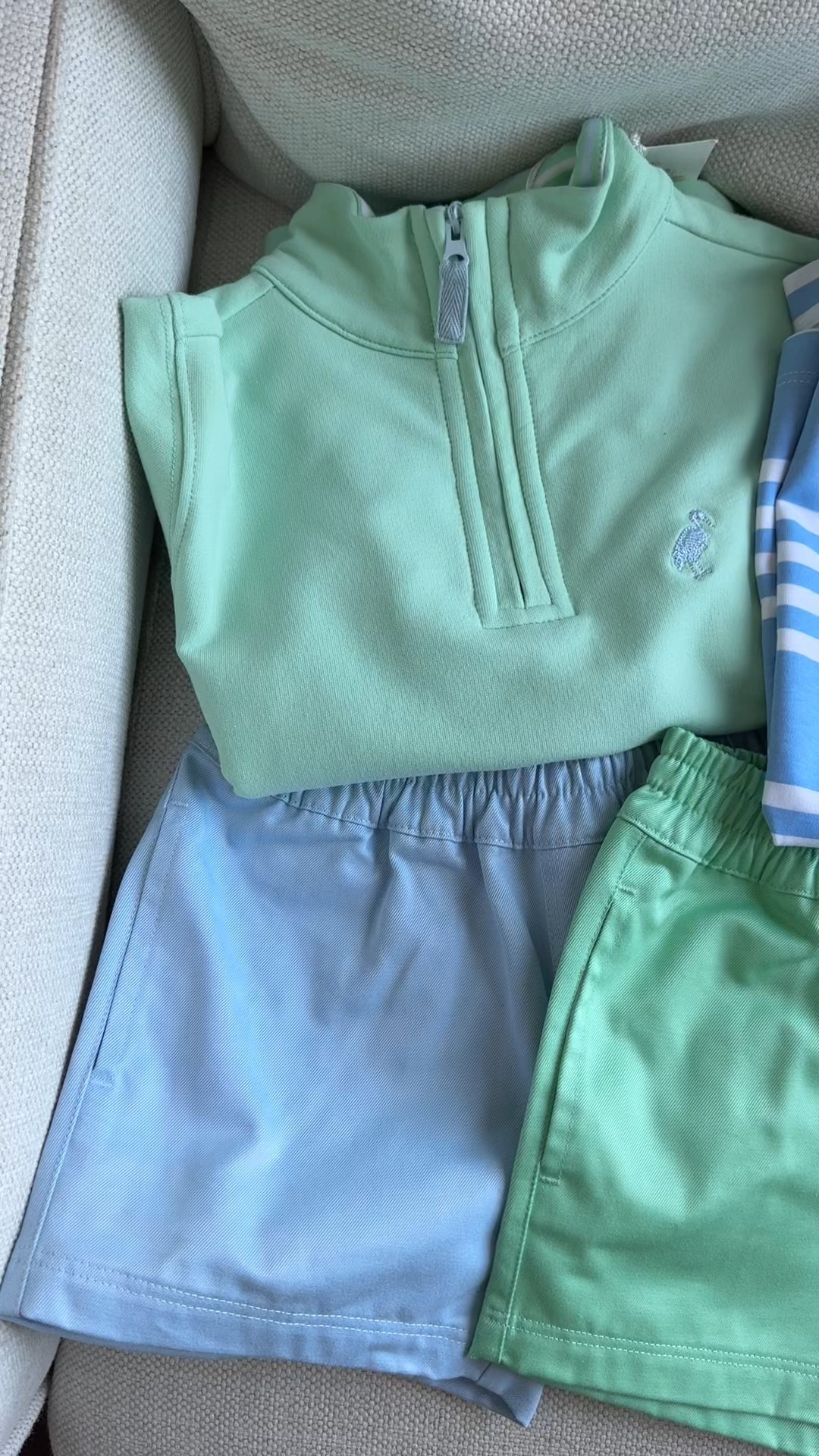 Sweet finds for Walker at @thebeaufortbonnetcompany! Such a great sale happening at the moment for up to 30% off site-wide! Linking our finds below!
