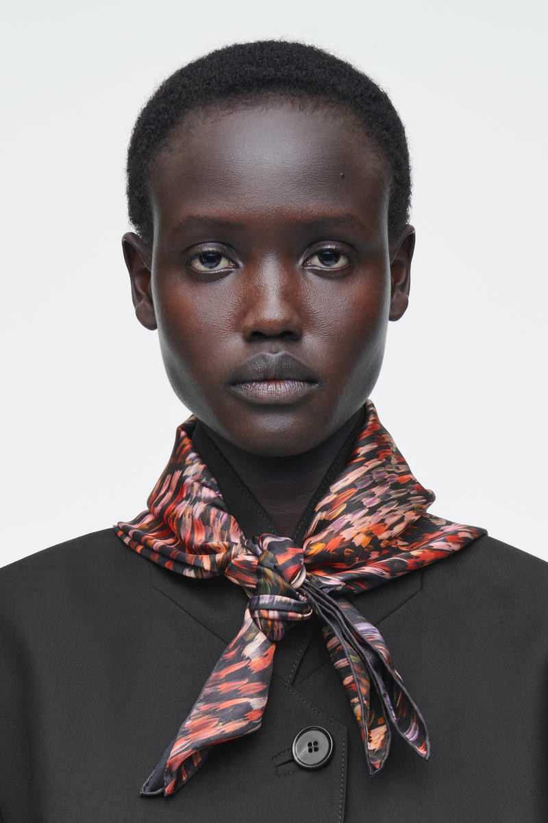 COS Women's Printed Scarf in Brown | Silk | Size: 90x90 | COS (AU)