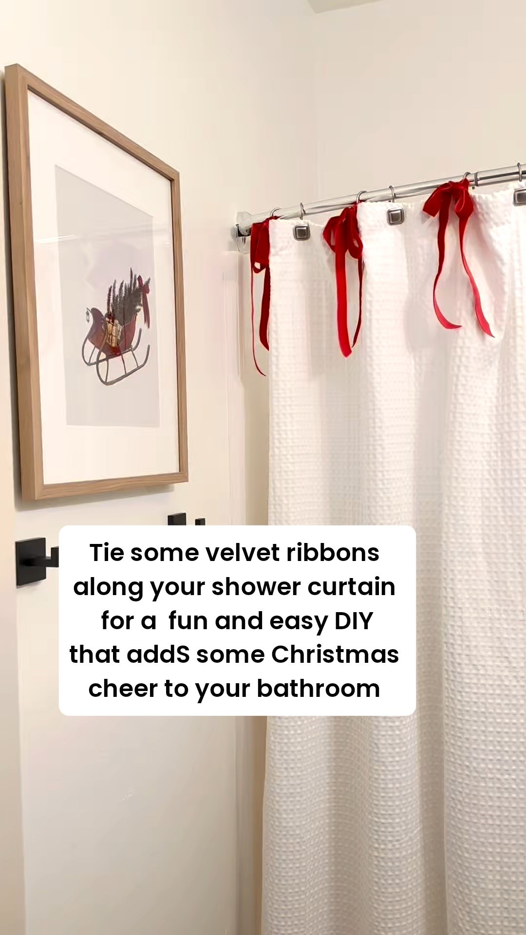 Instantly decorate your bathroom for Christmas with this easy DIY!