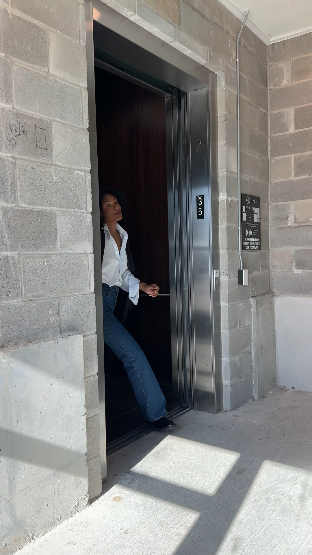 #TallGirls Listen up we got another pair of tall girl jeans for yall. Tall Girl Fashion is it and these jeans are thick for all year long wear. Head over to Abercrombie and Fitch to grab a pair! There also ONE SALE  

#LTKworkwear #LTKVideo