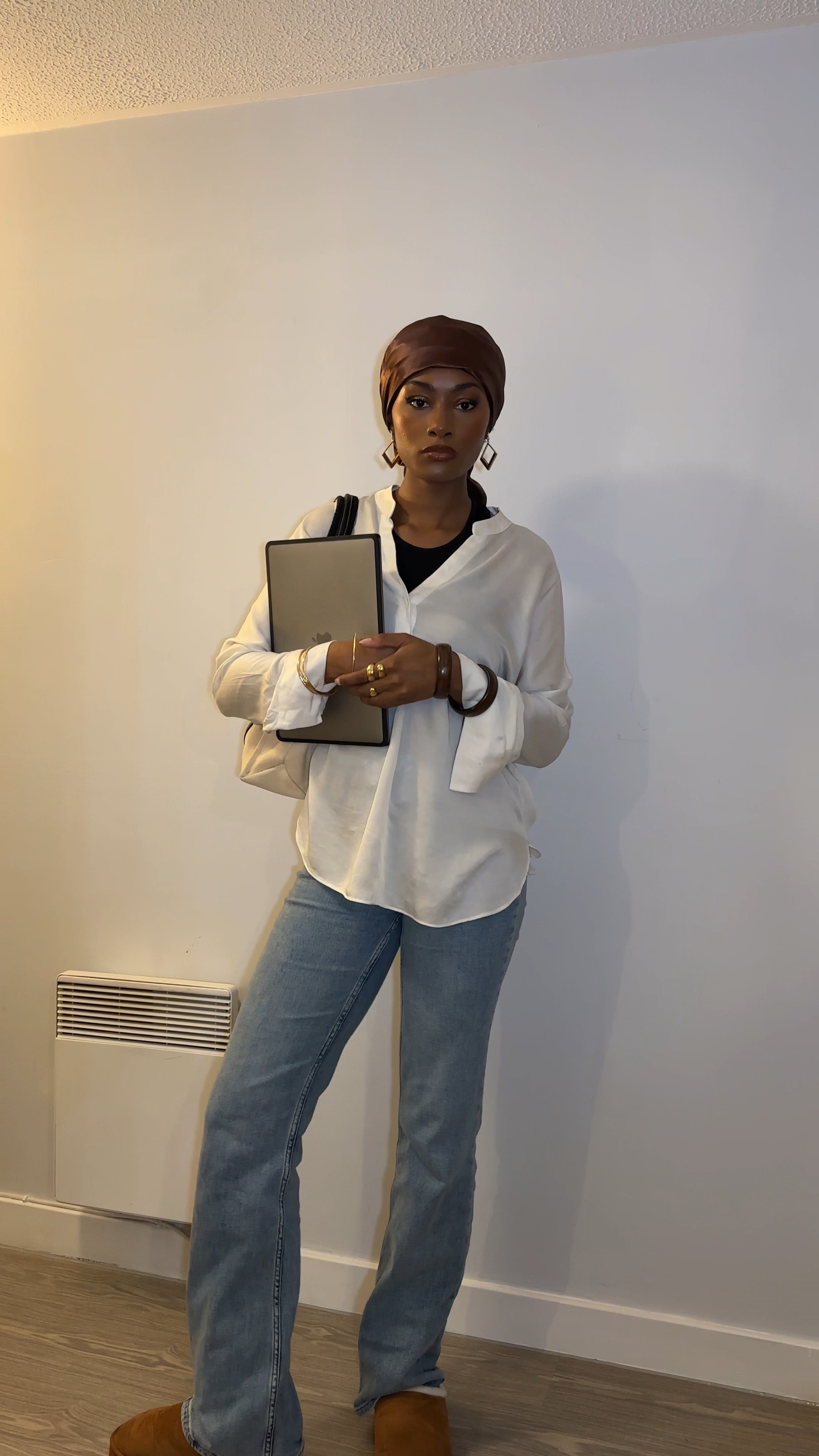 Autumn Uni Outfit

White blouse
High waisted blue flared jeans 
Ugg slide dupe 
Charles and Keith Shalia Tote 

#LTKSeasonal #LTKeurope