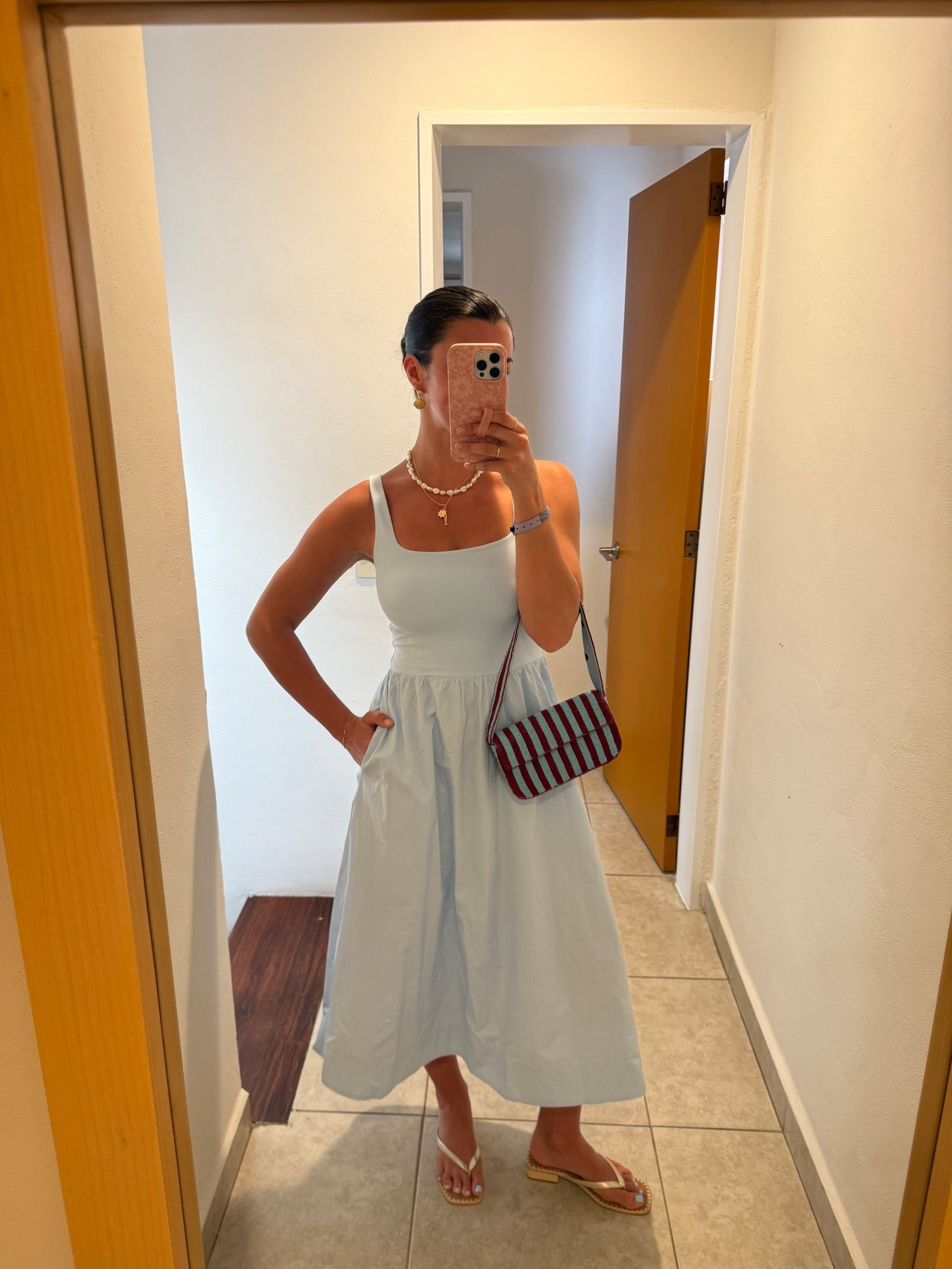 This gorgeous poplin dress from aritzia. Love the color and pockets ! Wearing my true size, medium 