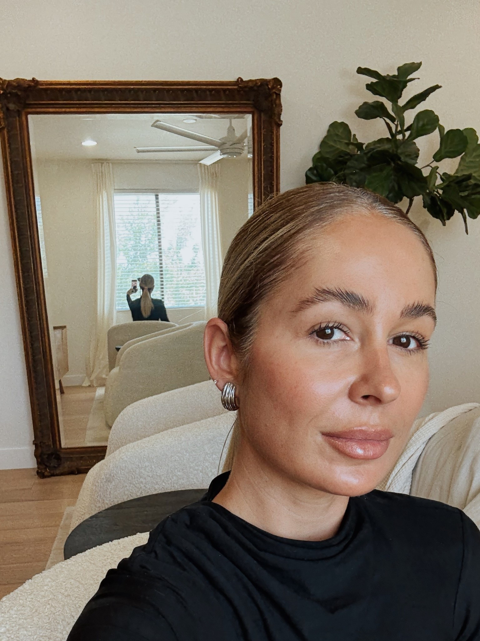 Bronze summer natural makeup look 