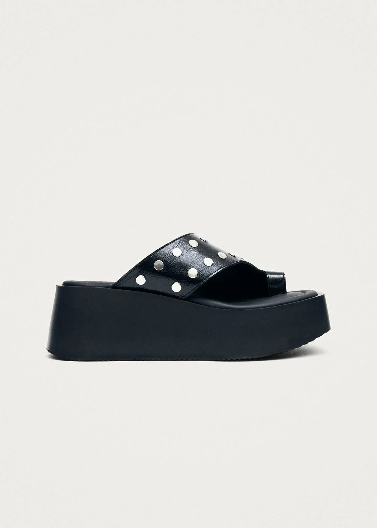 Nova Studs Black | ALOHAS | ALOHAS (Global)