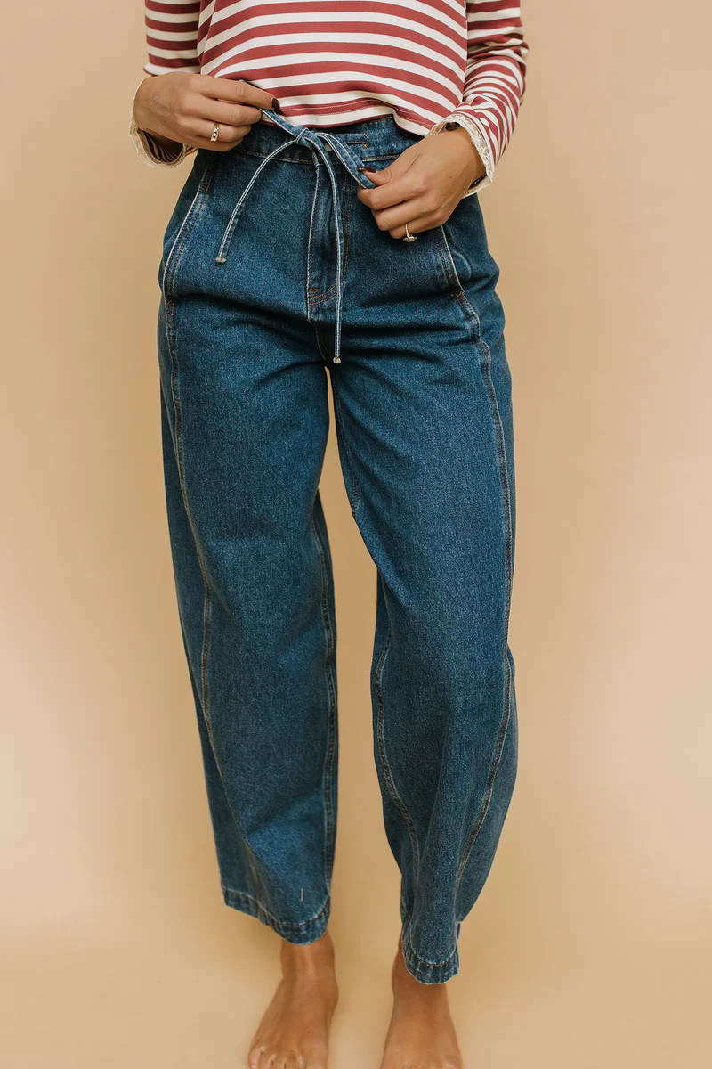 Collins Barrel Jeans in Dark Wash | Henly