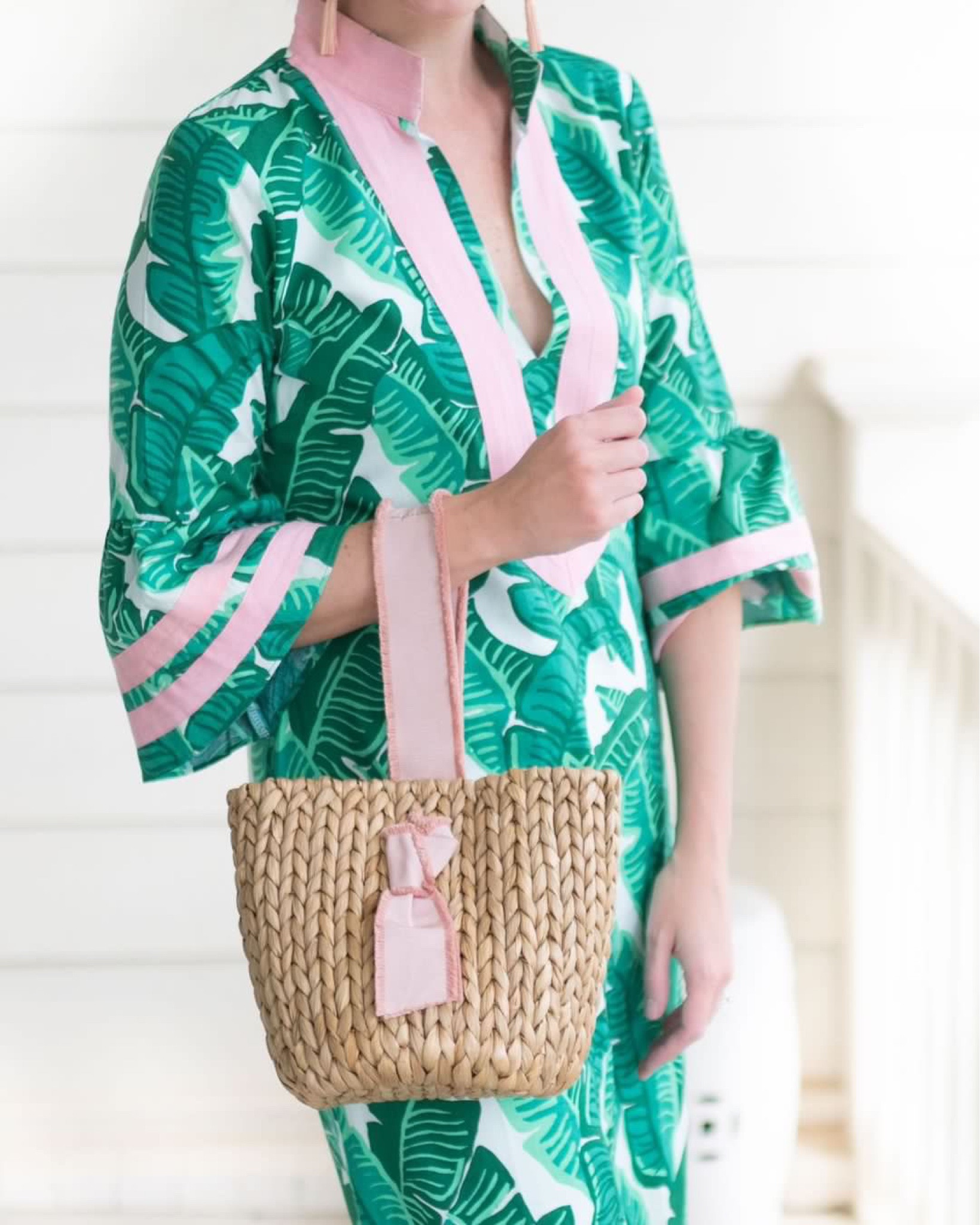 The perfect summer dress! #sailtosable #vacation #pamelamunson #strawbag #neelyphelan 
