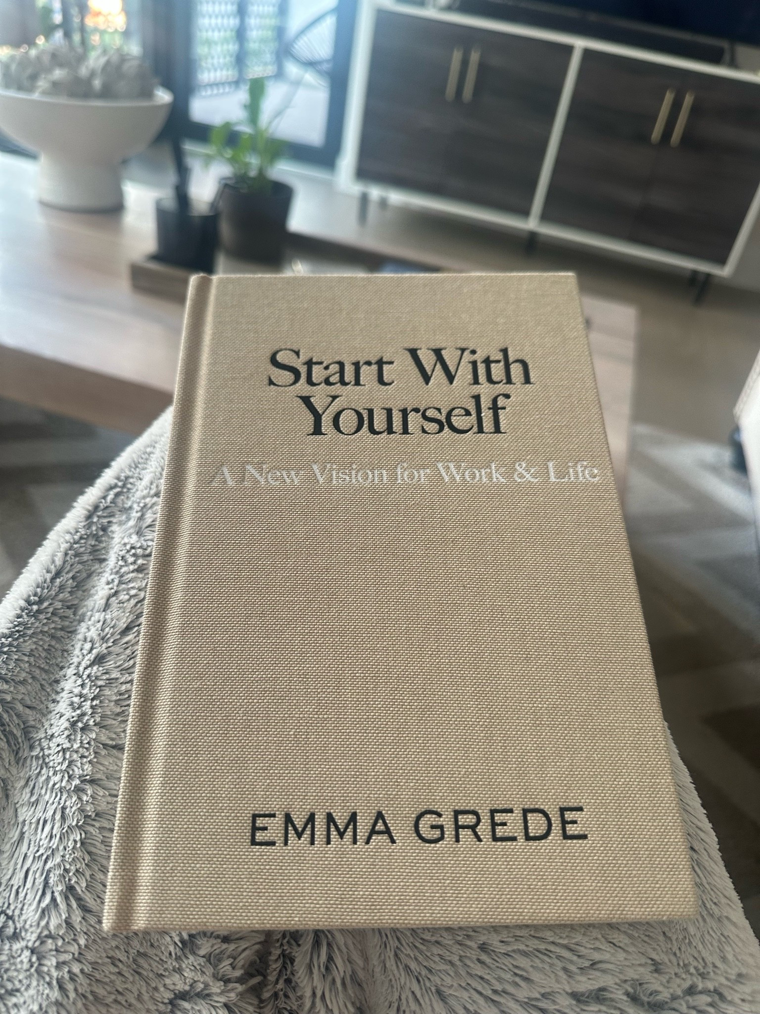 Starting off Monday strong with Emma Grede. Every woman needs this book ✨

#LTKCon #LTKselfcare #LTKmorningroutine