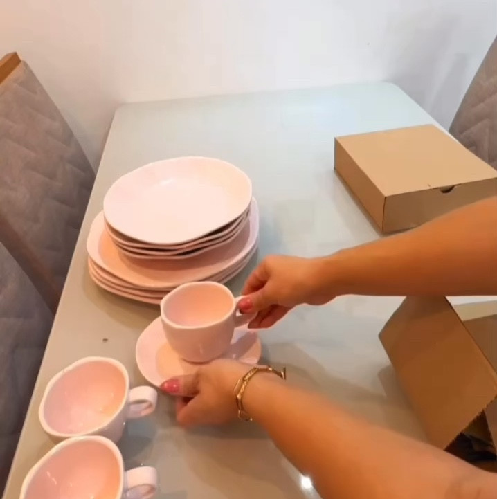 Muito lindo e moderno esse aparelho de jantar!
Estou encantada com o beleza e qualidade 🥰🤩

#LTKpromo #LTKbrasil #LTKhome