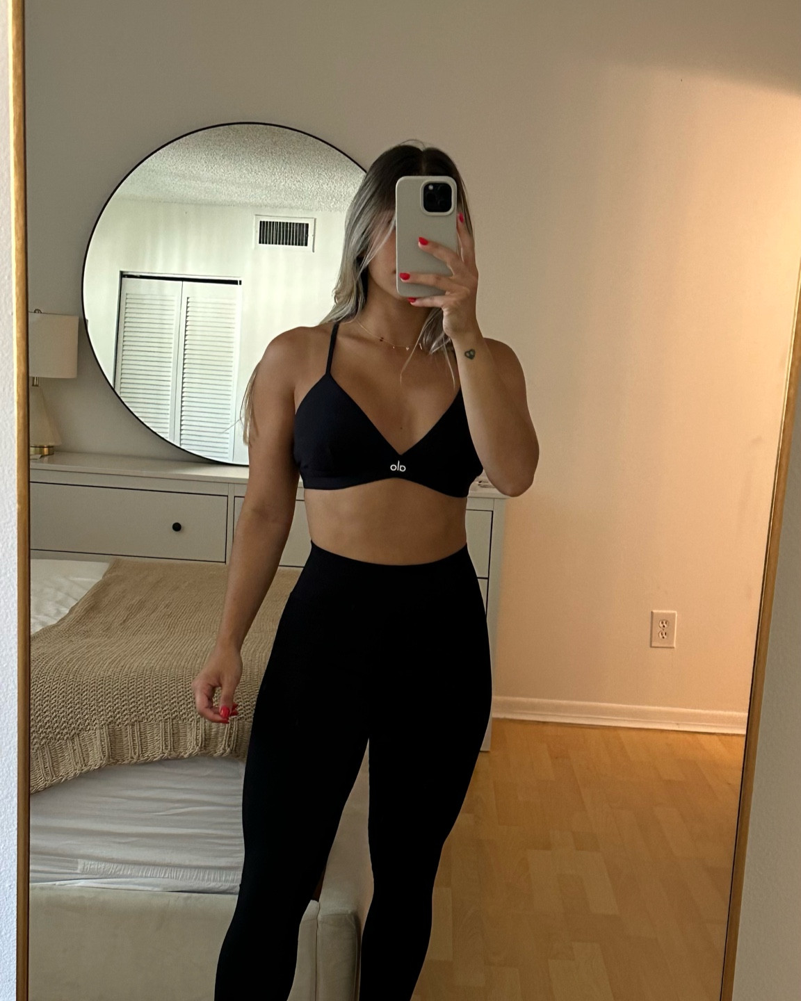 Alo sport bra 🖤✨ 

#LTKstyletip