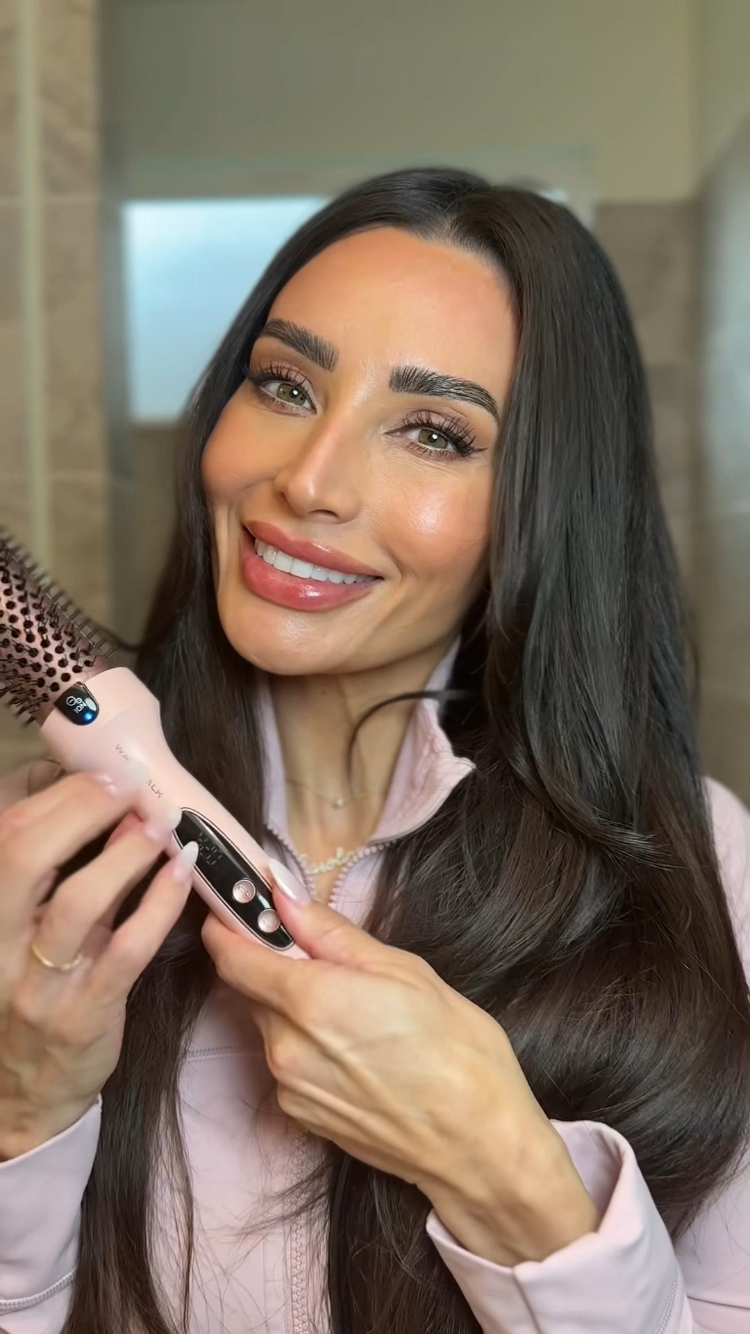 Love a good blowout
. I've been
seeing these around a ton and had to try it! Took me 5 minutes to just brush it through and get a soft blowout look!

@wavytalkofficial
#hairhack #hair #blowout #beautyhack #beautytip

#LTKgrwm #LTKBeauty #LTKmorningroutine