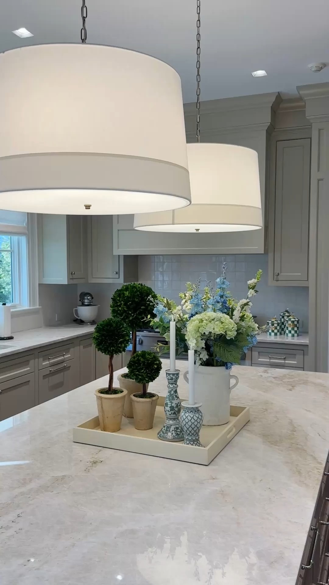 Spring kitchen island refresh! 💐