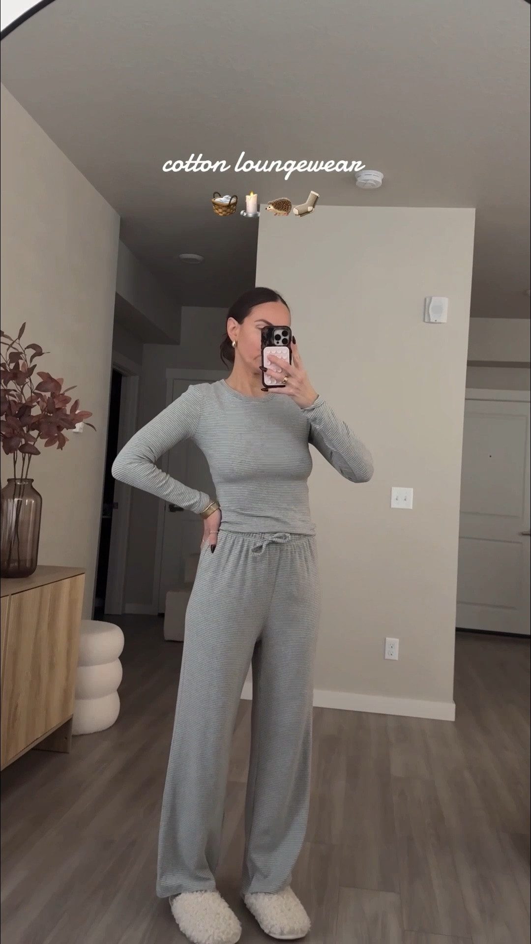 95%cotton.  soft. wide leg palazzo pants. fitte long sleeve shirt.  fremd soft and soooo cozy!!
#loungewear #chyrii