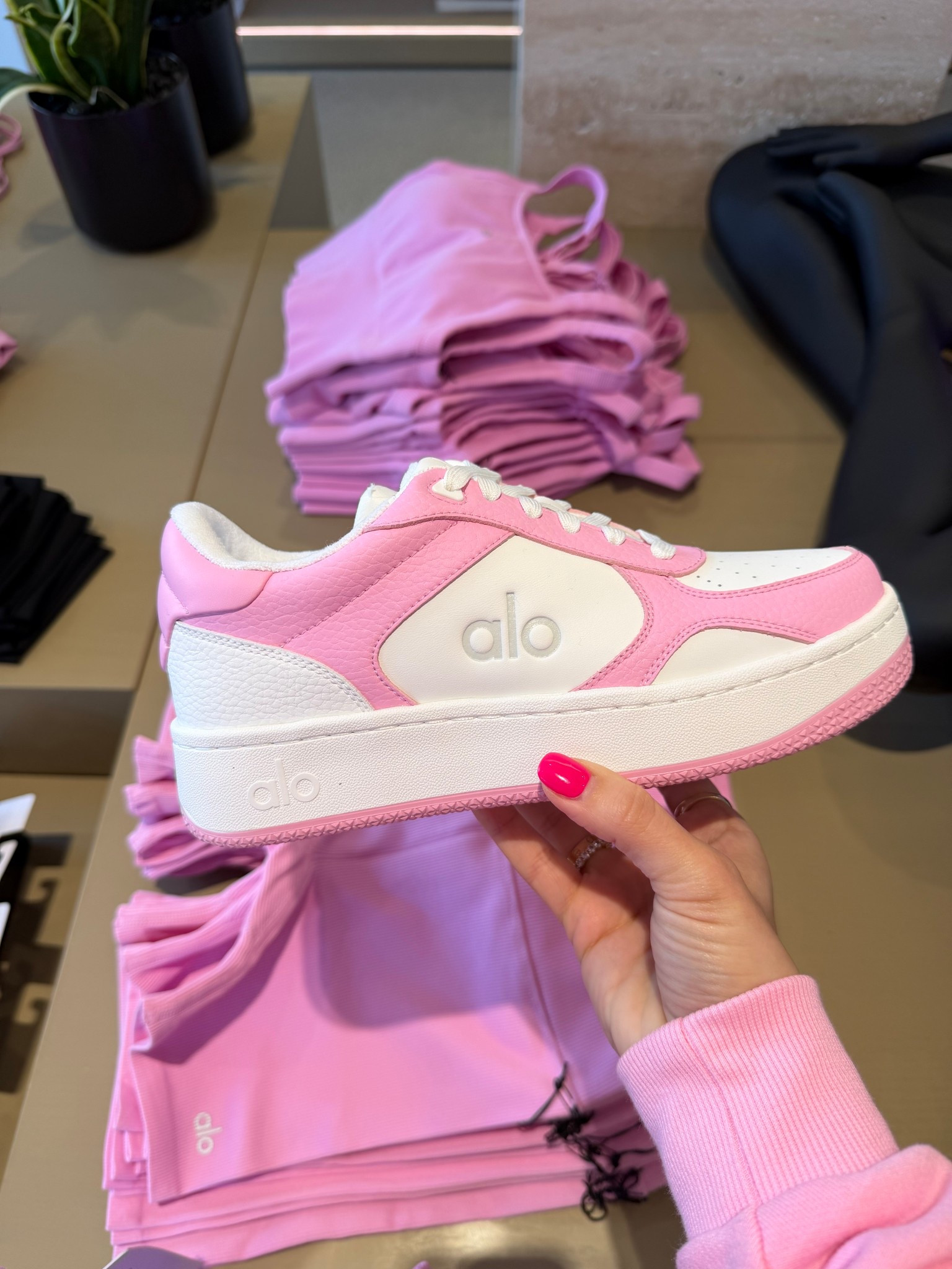 Alo candy heart pink 💗

#LTKValentine #LTKootd