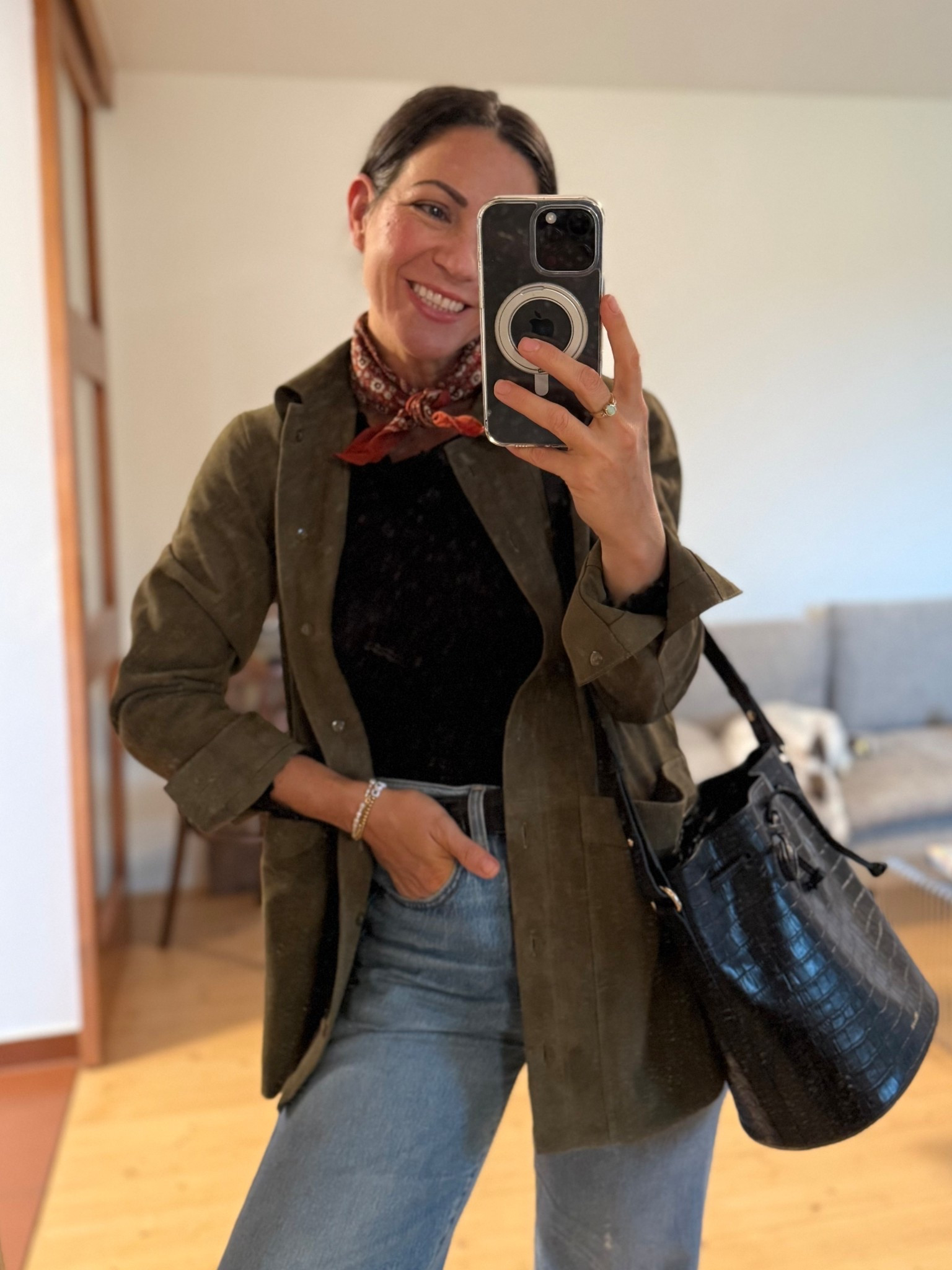 Easy Fall Outfit: classic blue jeans, black long sleeve top, suede khaki jacket, red scarf and black bucket bag.

Gaston Scarf, Will jacket and Farrow bucket bag: Sézane
Black top: Slow Label, wearing S
(A sustainable brand from Vienna with timeless pieces, produced in Europe)
Jeans: Ribcage straight ankle
Wearing 27/29
Mildred Belt: NaNin



#LTKeurope #LTKautumn #LTKpetite