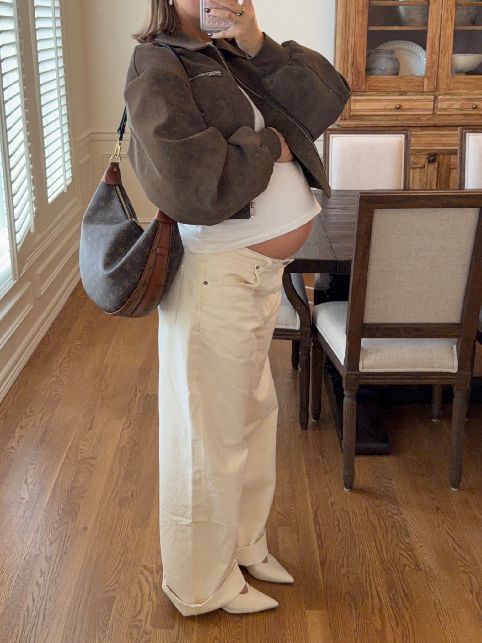 Size small in tee runs super oversized I love the looser fit tho, jeans went up one for pregnancy size 31 linked similar from Abercrombie also. Jacket old linked a bunch similar! Jewelry code: BRE15

#pregnancystyle #pregnant #pregnantstyle #creampants #bumpstyle #shorthair #bracha #bresheppard