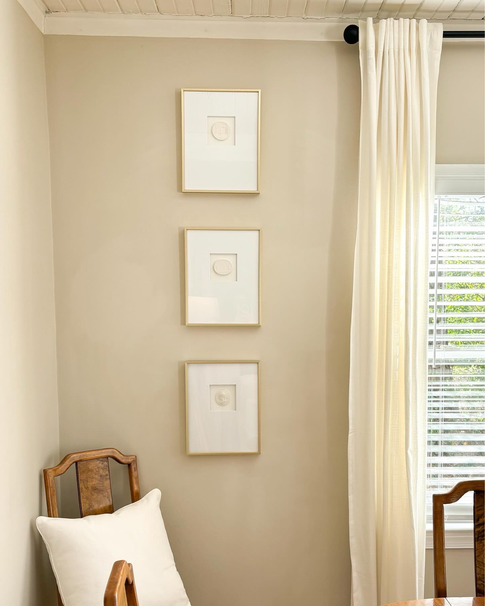 DIY intaglio framed art 🤍 everything you need to order!

I listed all of the details of mine specifically below:

✨Frames: from Amazon! 11x14 frames, brushed gold. If I were to do this over again, I would go for a more ornate, antique frame to really grab the antique feeling of these pieces! Linked some similar styles

✨Mat boards: from Etsy! I went with a 4x4 top centered opening, smooth white top mat color & a warm white backing color!

✨Intaglios: I chose 6 unfinished grand tour intaglios! I linked some other styles that include flowers, insects, coastal etc. 