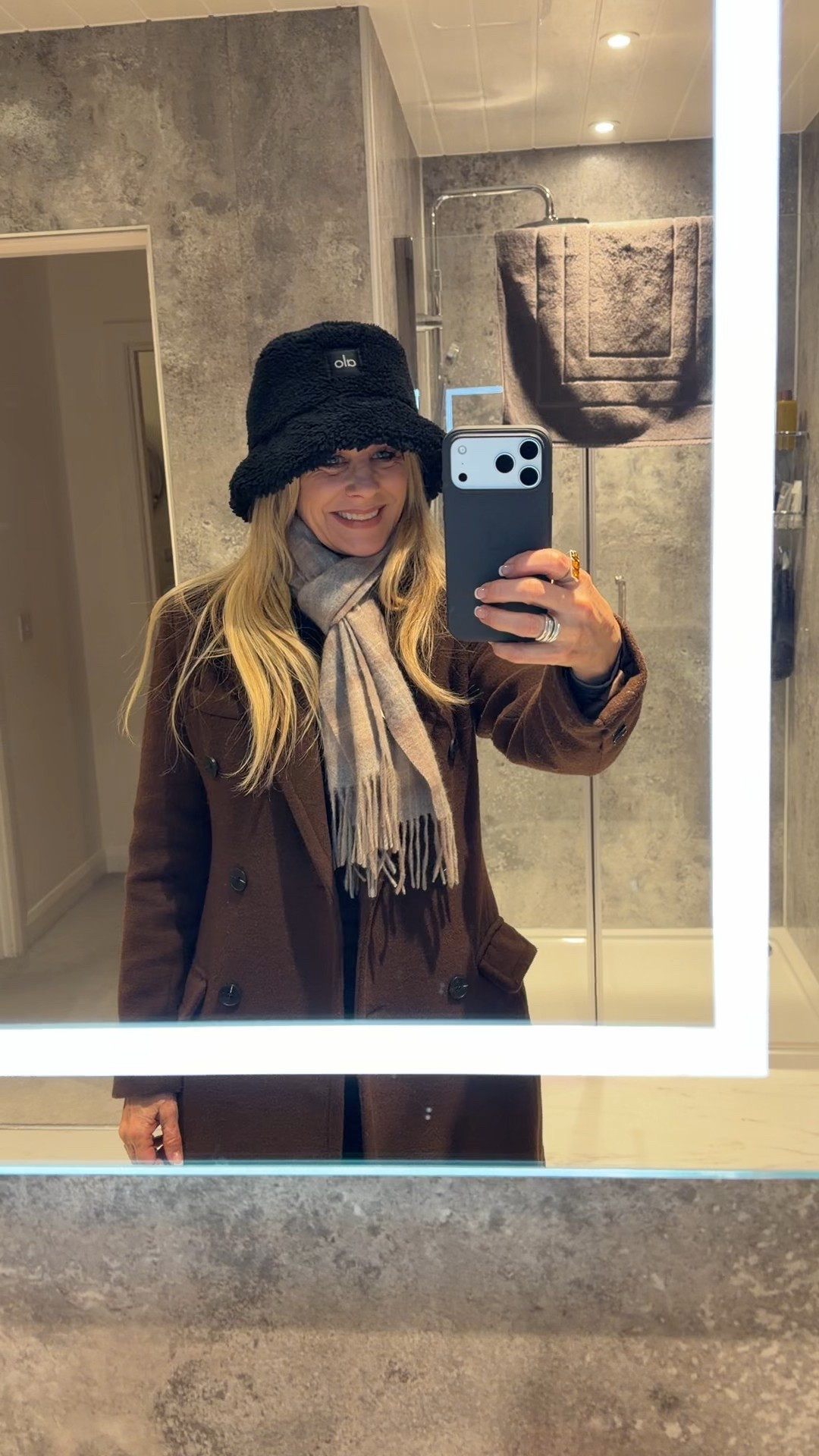 Bundling up in Scotland 🏴󠁧󠁢󠁳󠁣󠁴󠁿💕

Red Carpet of Life, LTK over 50

#LTKOver40 #LTKdayinmylife #LTKTravel