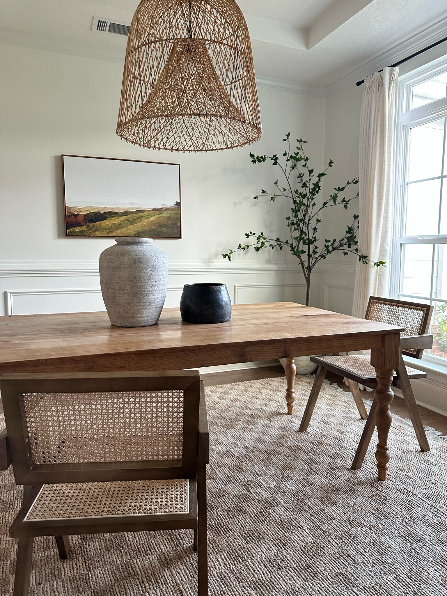 Cane dining chairs
Pendant light
Rug
Dining room 

#LTKhome