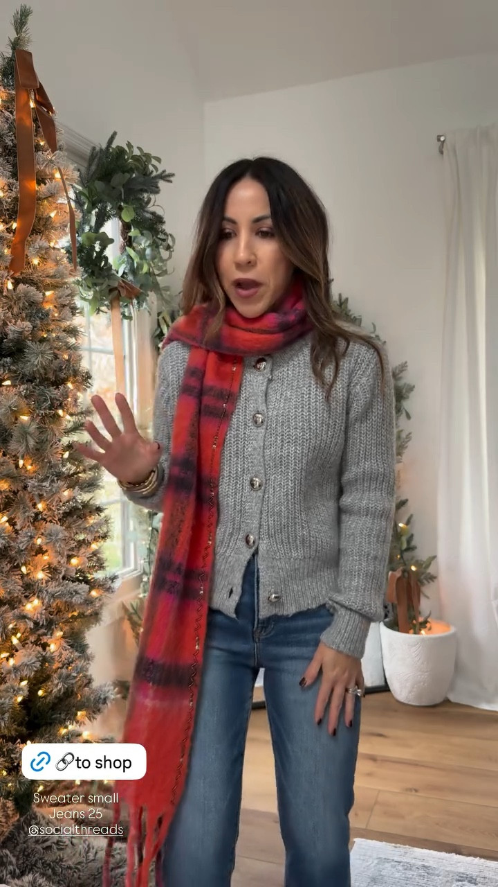 Small sweater, 25 jeans

#LTKOver40 #LTKHoliday #LTKFindsUnder100