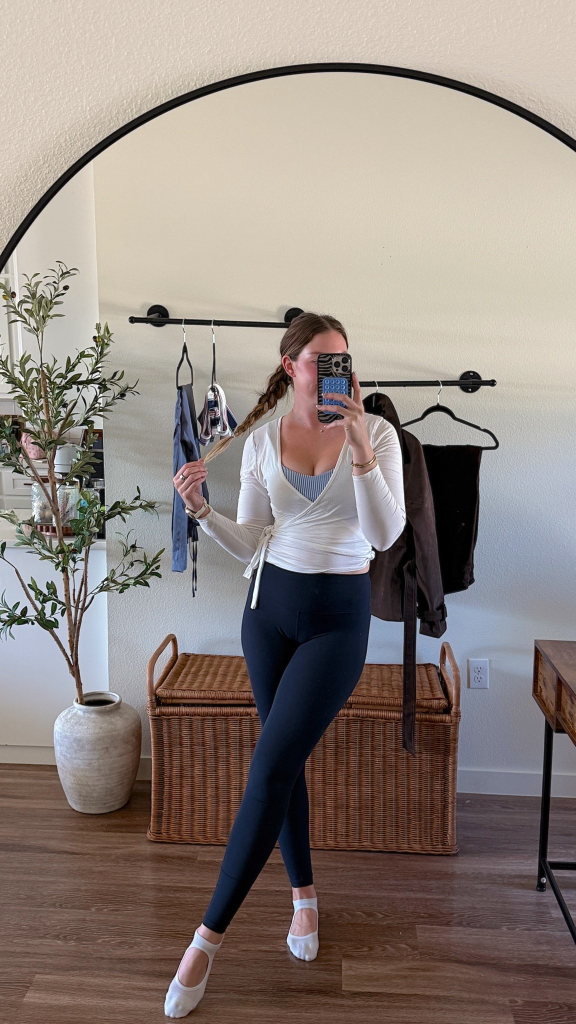 Today’s yoga outfit! I’m 510 wearing a medium in top & small in leggings