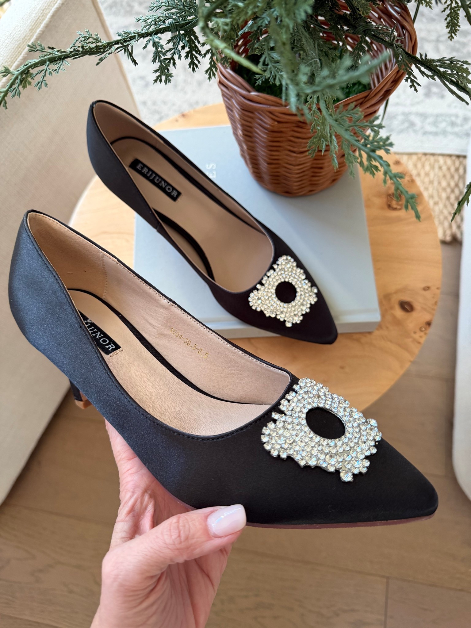 Pumps perfect for holiday looks


#LTKHoliday #LTKFindsUnder50