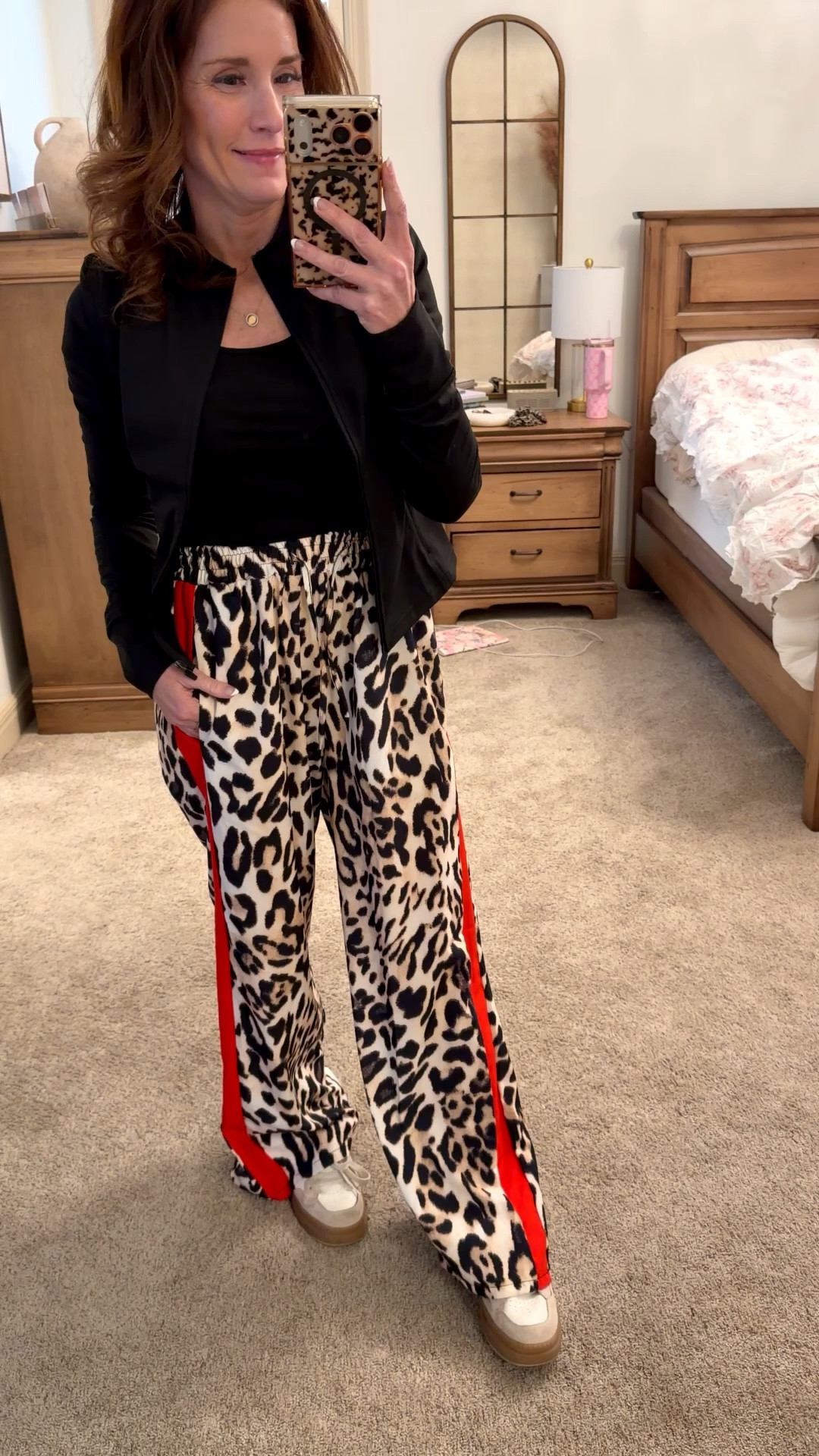 Animal print is my favorite, especially leopard. These pants are the best!! paired with my favorite yellow box tennis shoes

@Yellow Box ￼