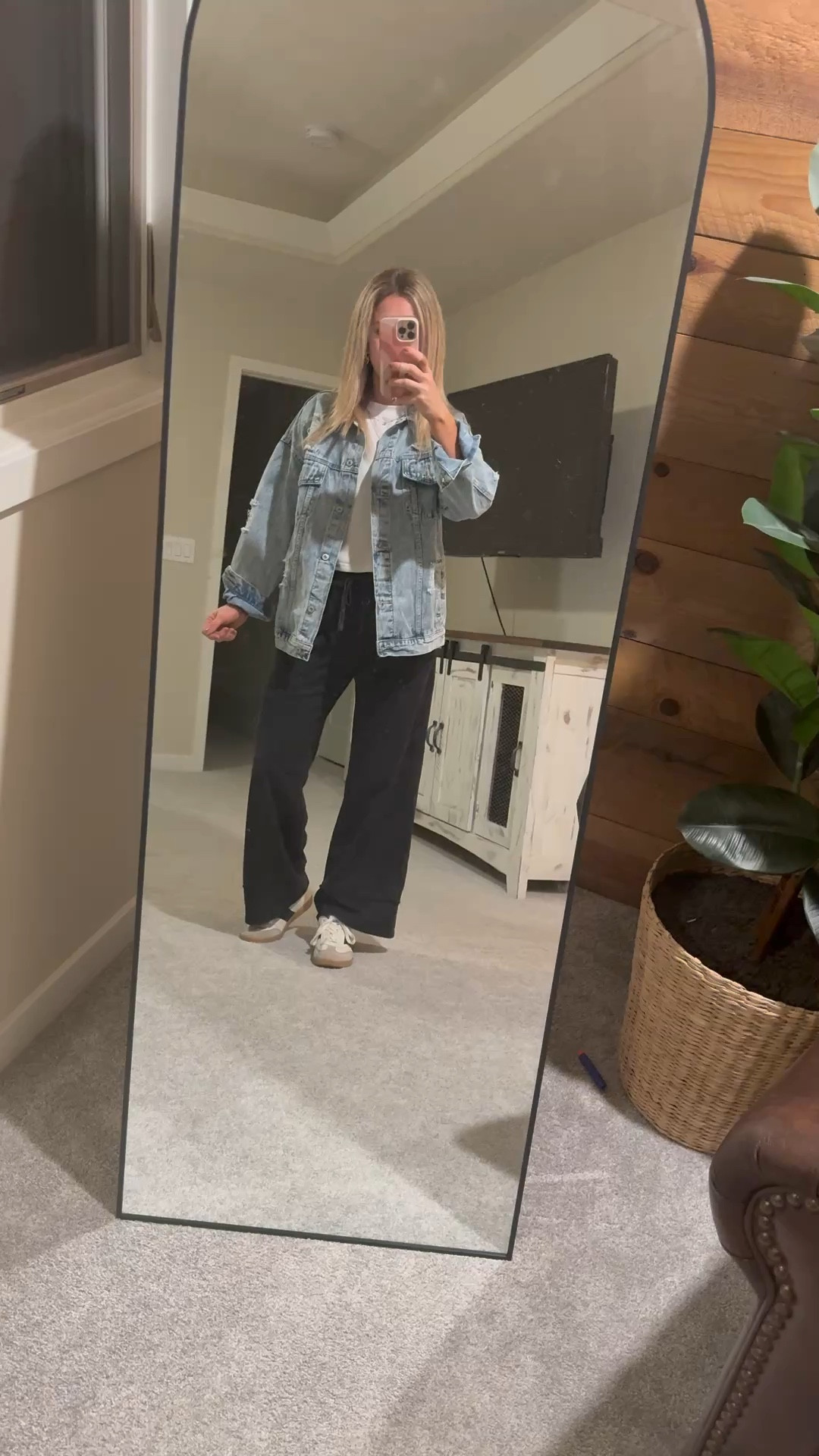 Airport travel outfit 
Mom fit
Comfy leisure 

#LTKootd #LTKTravel #LTKmomlife