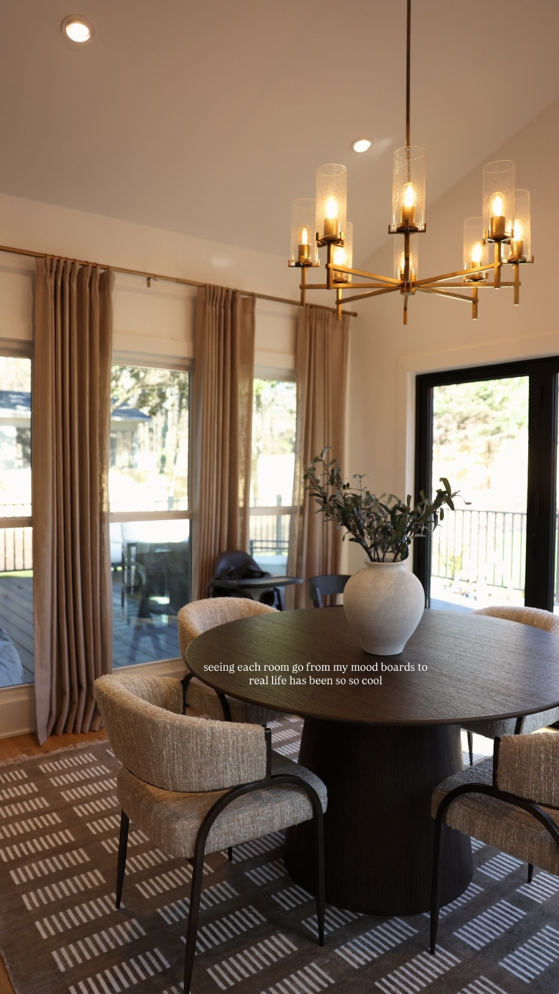 Breakfast nook! seeing each room go from my mood boards to real life has been so so cool