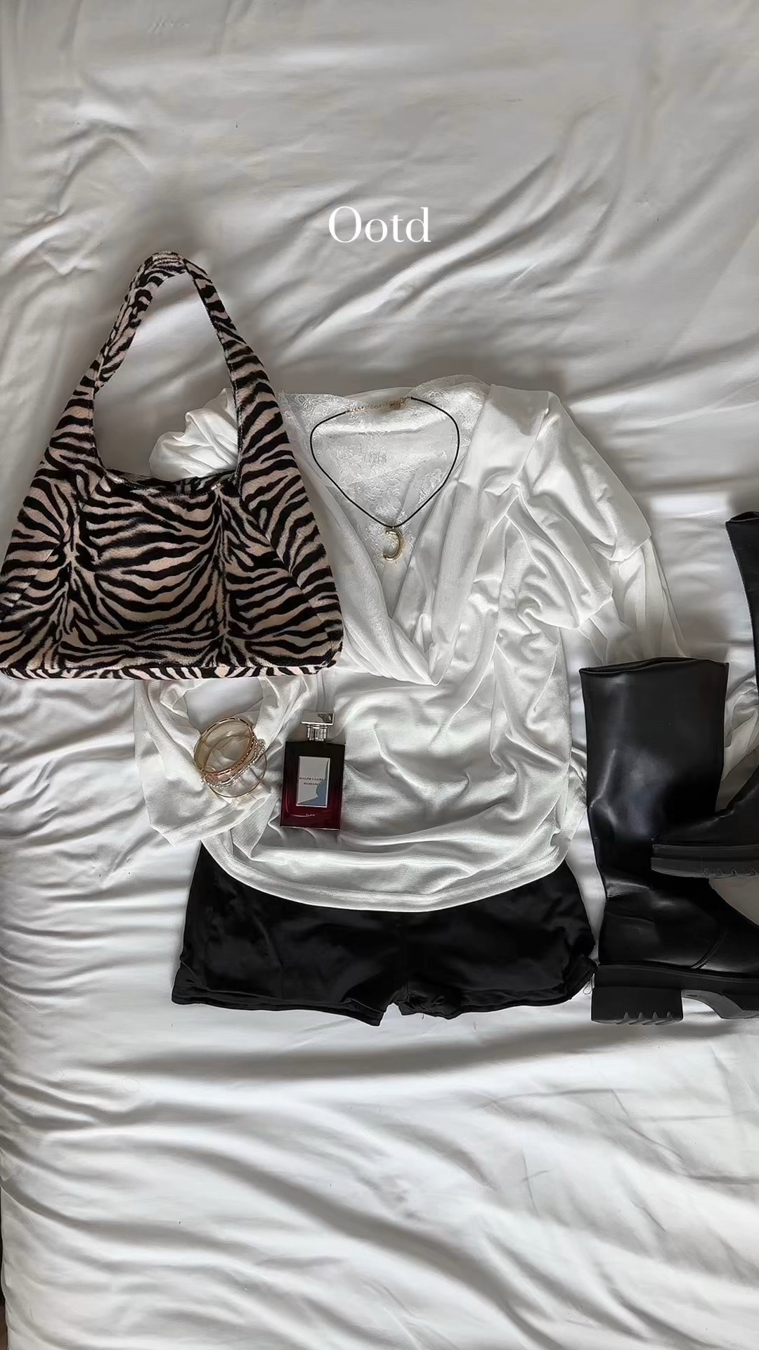 Neutral colors black and white animal print chic casual cute outfit

#LTKootd #LTKgrwm #LTKTall
