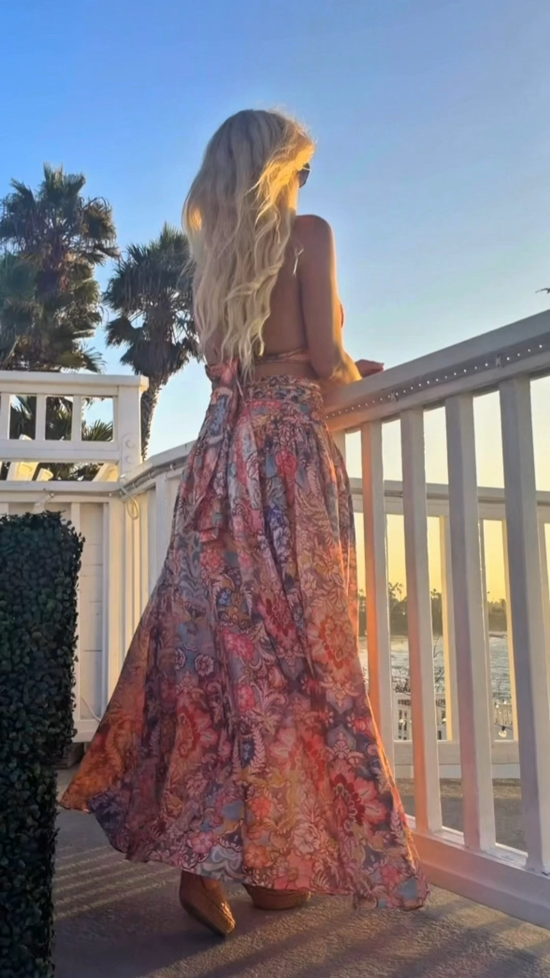 If you have a beach vacation coming up, this beautiful halter top and maxi skirt set is perfect for a fall at the beach outfit. Plus it matches the sunset! Also these platform heels are perfect for the beach during October because they are a darker brown than most straw. They are super comfortable right out of the box. I'm wearing a small in the top and a 4 in the skirt. Shoes run TTS.